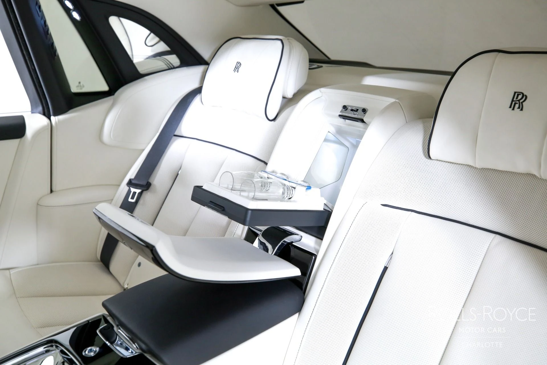 mph021_1645736381_Used_2024_Rolls_Royce_Phantom_1767116656_fbb5fd1959
