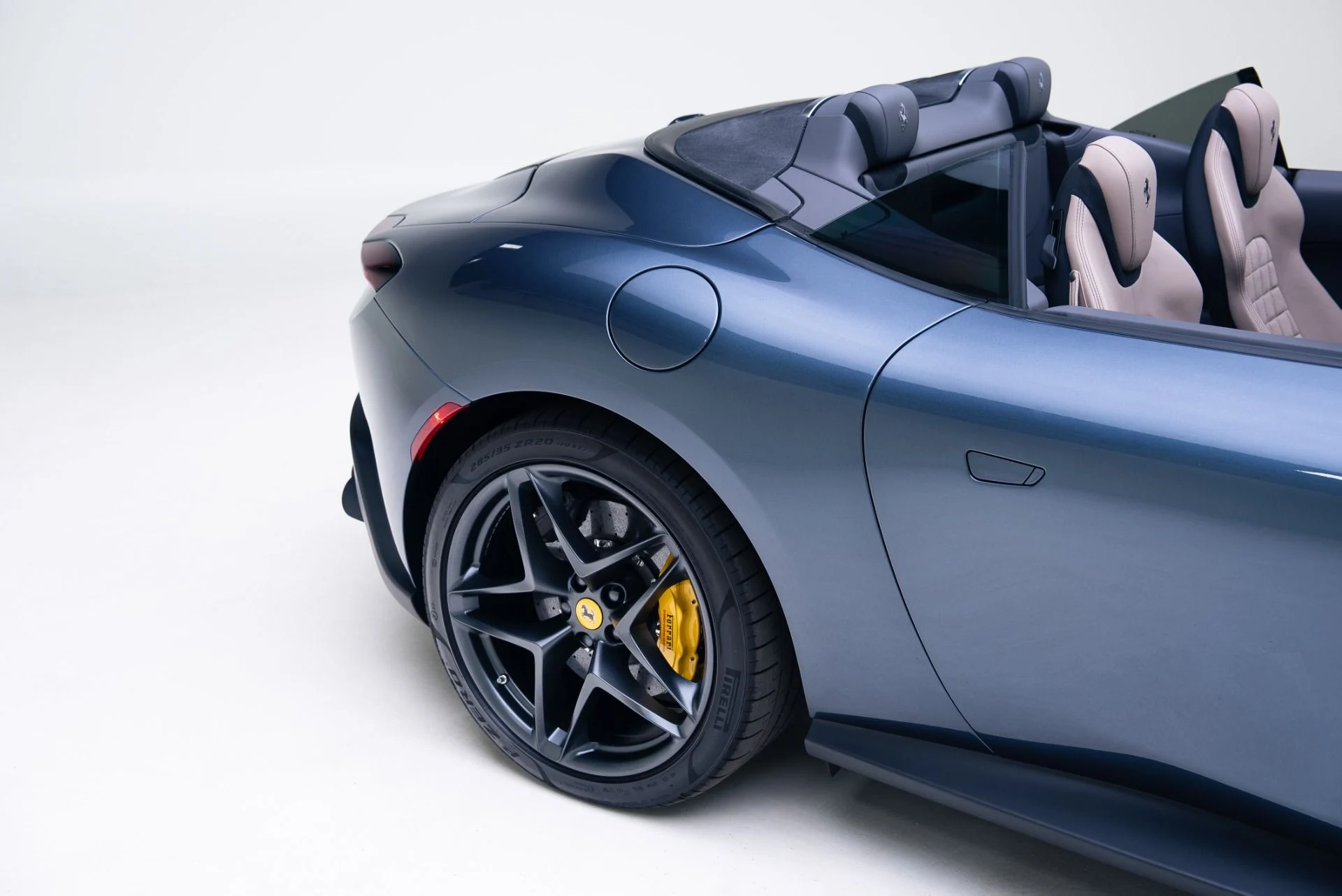 mph021_1649231483_Used_2025_Ferrari_Roma_Spider_1767891799_f7e57b14b7