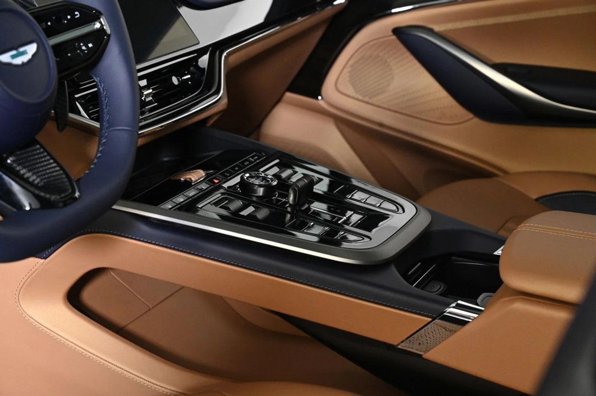 mph021_1651509732_new_2026_aston_martin_dbx_707awd_11350_22964194_21_1024_260be4cc69