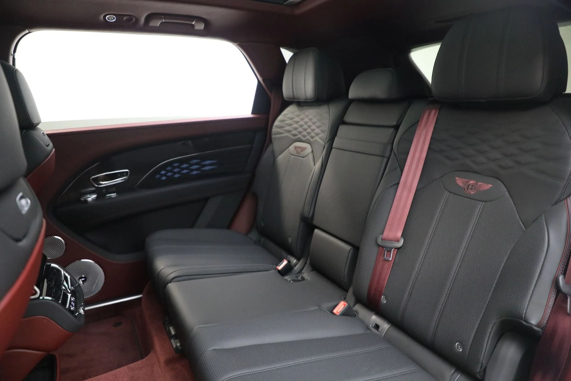 mph021_1654336442_Used_2023_Bentley_Bentayga_EWB_Azure_V8_f3c5fb4ede