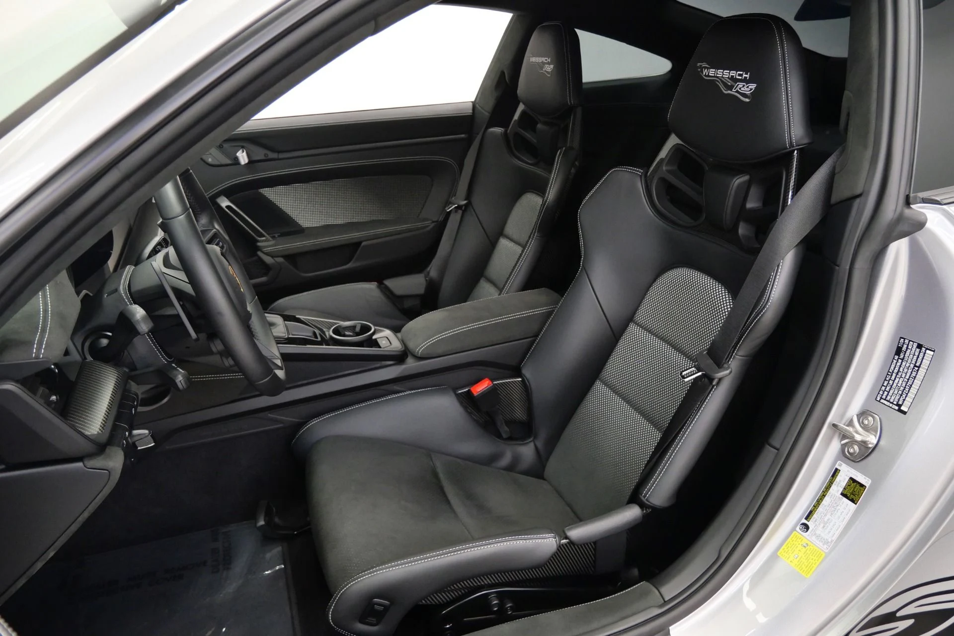 mph021_16574126_Used_2025_Porsche_911_GT_3_RS_Weissach_Package_Carbon_Ceramic_Brakes_Carbon_Fiber_Seats_1778172422_734d1f0cdc