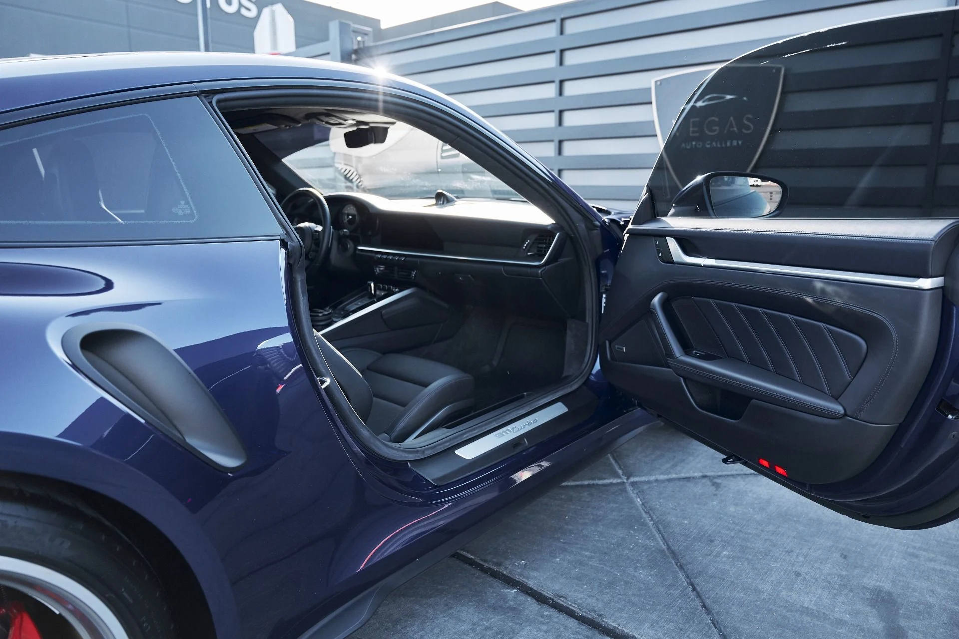 mph021_165940123_Used_2024_Porsche_911_Turbo_1770087186_06abcc7a4b