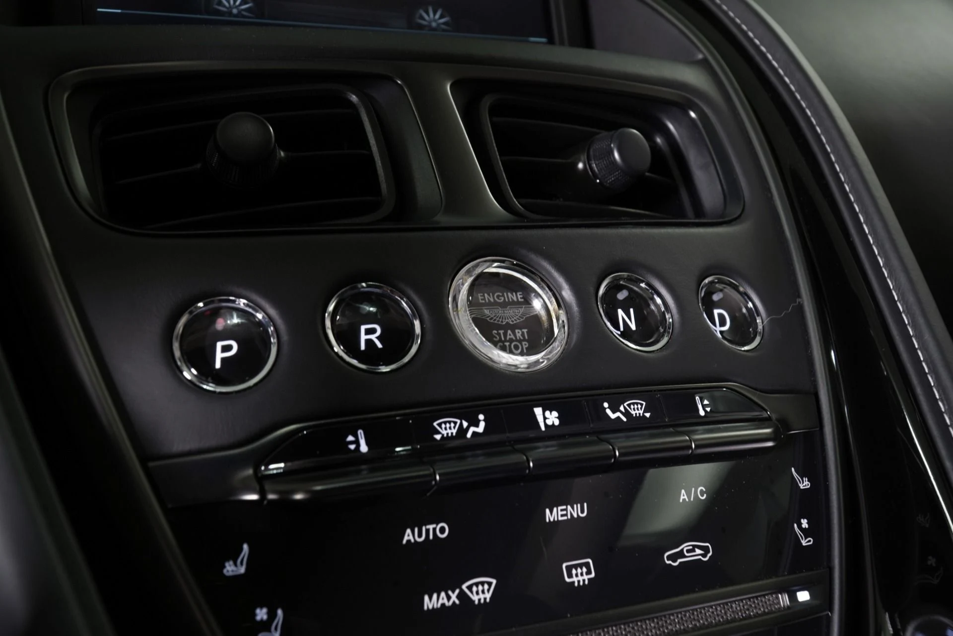 mph021_1663448945_Used_2018_Aston_Martin_DB_11_1764361236_01f71f8d27