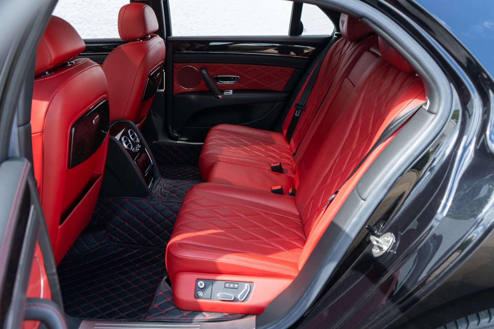 mph021_1665341245_Used_2016_Bentley_Flying_Spur_W12_1760989629_c03f053dac