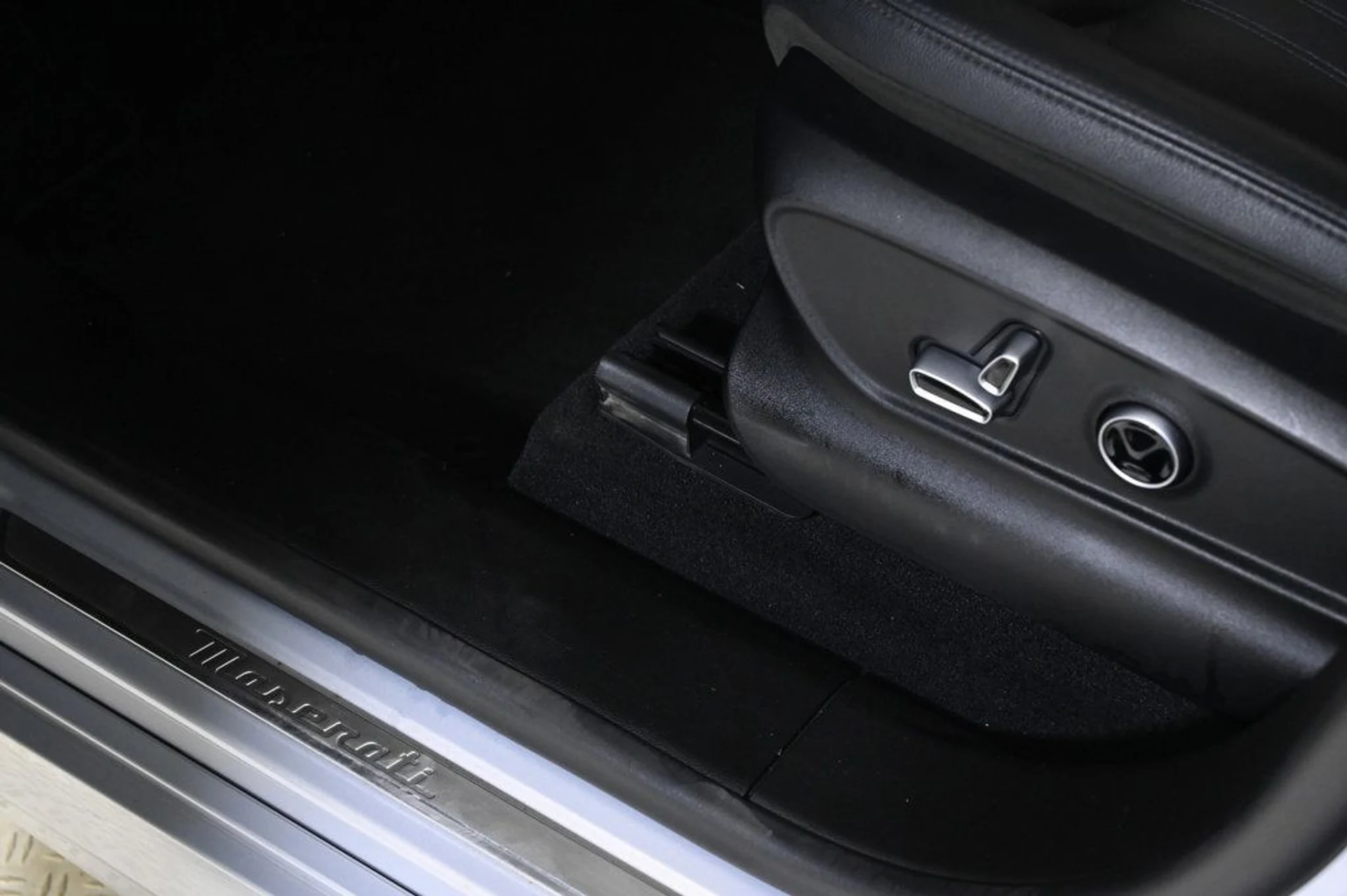 mph021_1674942471_used_2024_maserati_grecale_gt_11350_22936012_21_1024_f5fc93e124