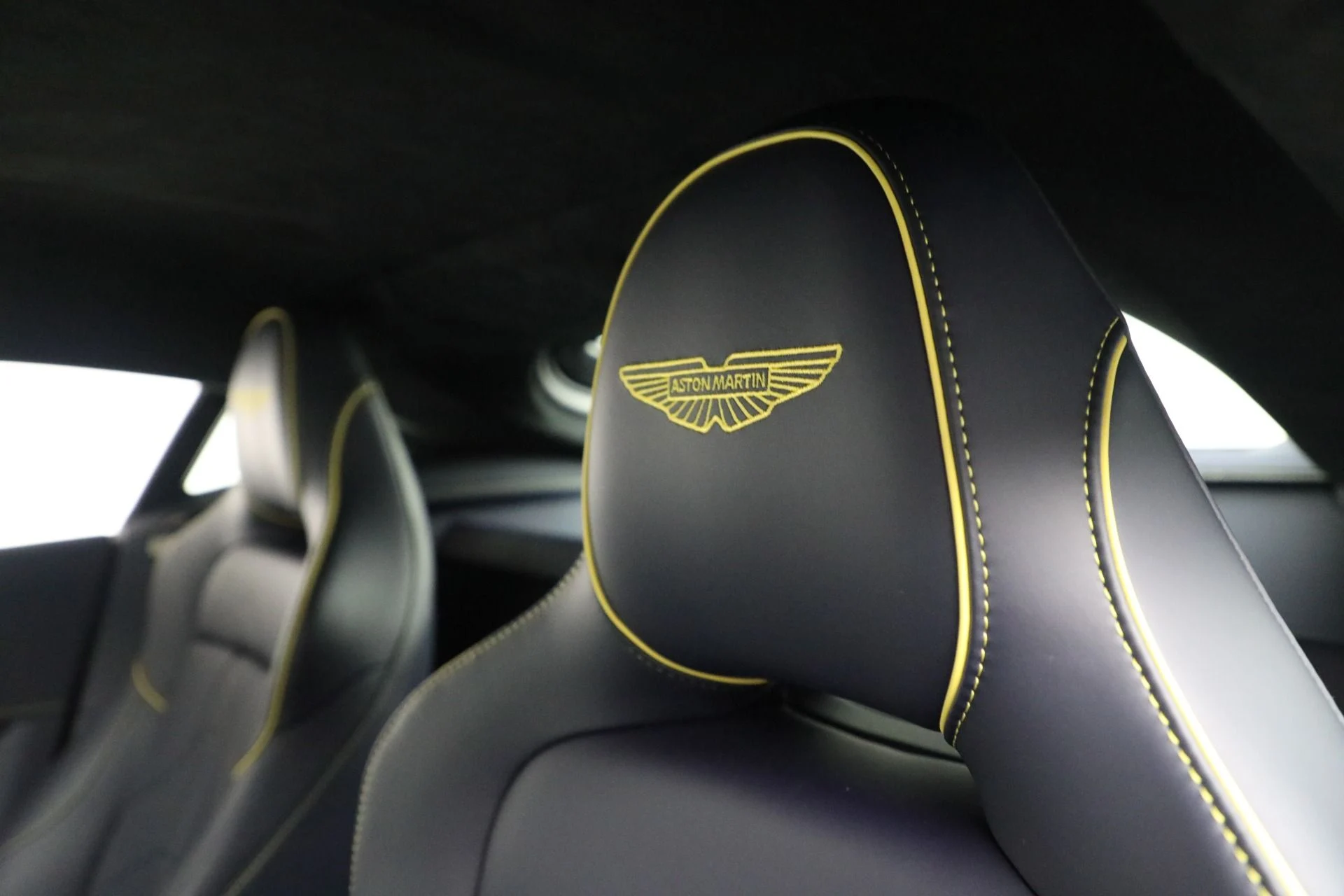 mph021_1682720701_New_2026_Aston_Martin_Vantage_f0b816ad94