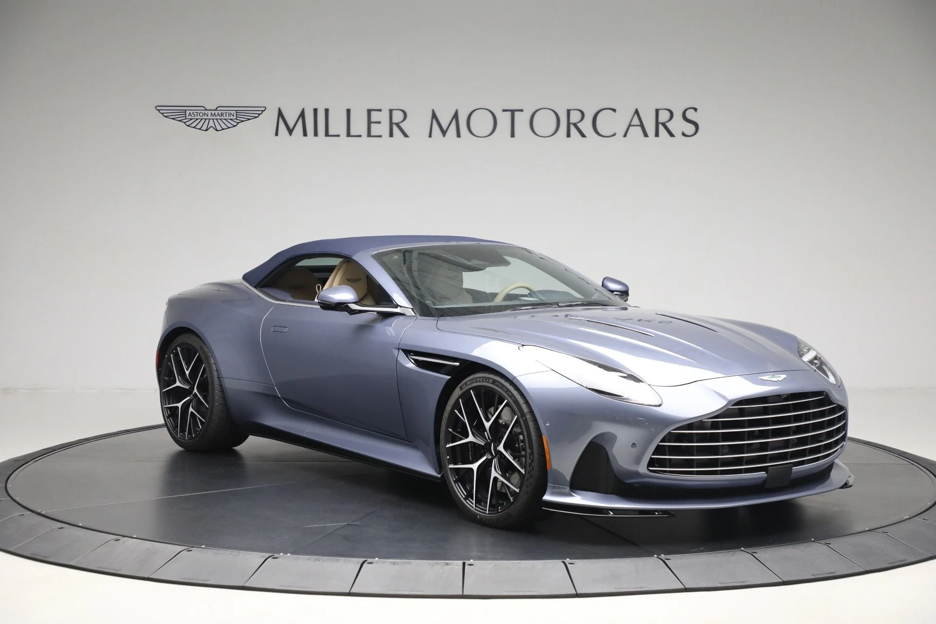 mph021_1686501491_New_2025_Aston_Martin_DB_12_Volante_bf109d08ad