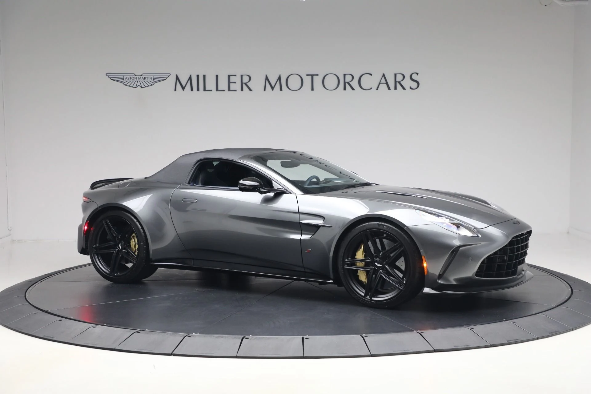 mph021_1693753867_New_2026_Aston_Martin_Vantage_S_Roadster_1787407546_7b5ff11d9a