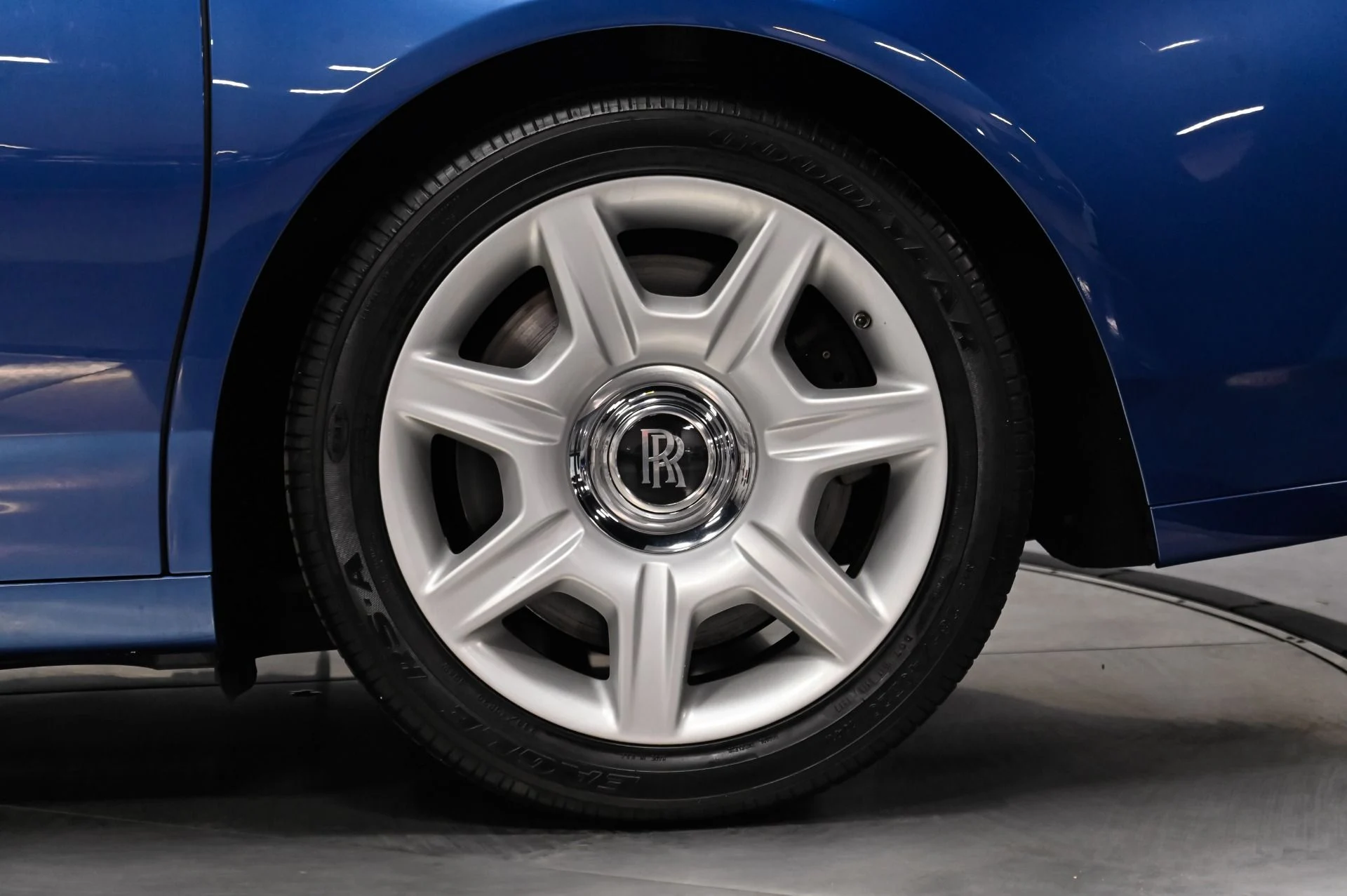mph021_1696641674_Used_2012_Rolls_Royce_Ghost_Base_1791906503_3a16fe39b9