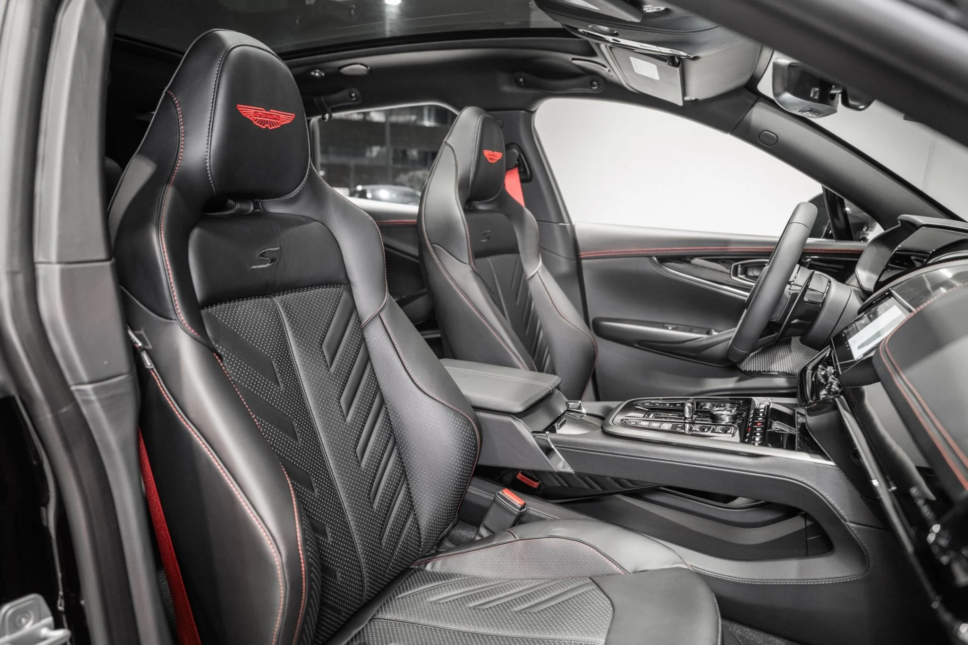 mph021_1701526679_New_2026_Aston_Martin_DBX_S_1765985660_10d53a37ef