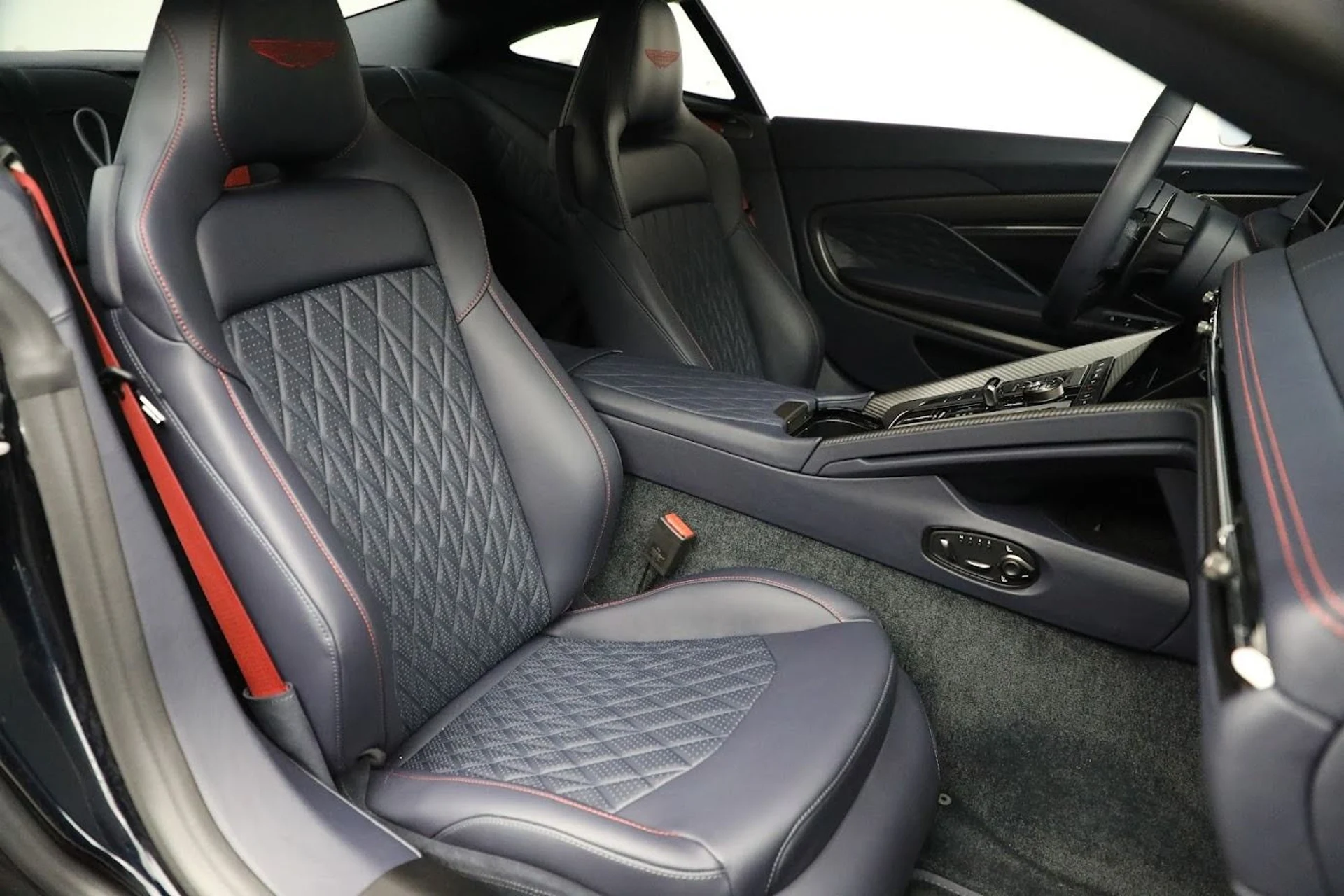 mph021_1716313560_Used_2024_Aston_Martin_DB_12_V8_9216137b55