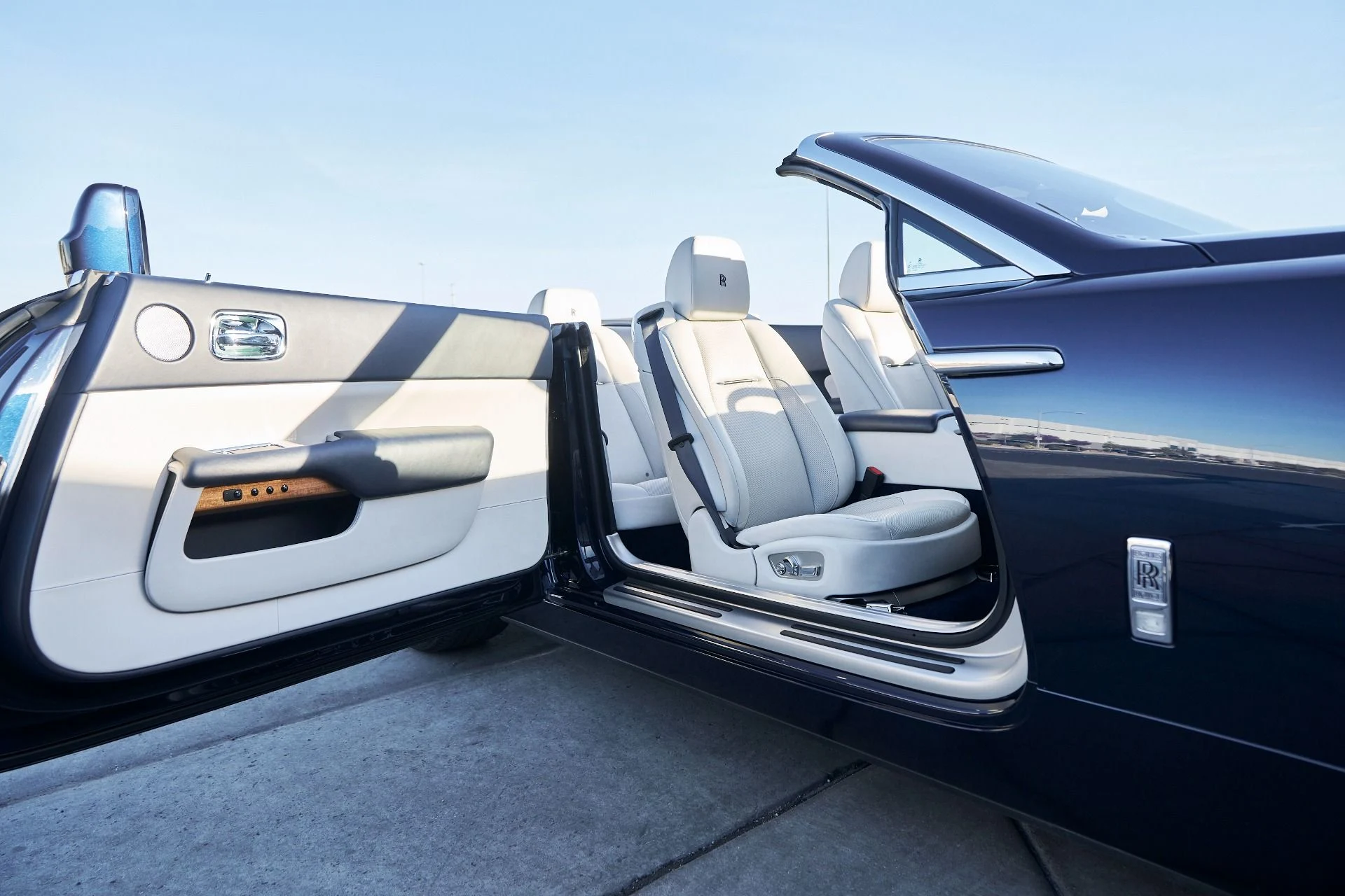 mph021_1719603043_Used_2018_Rolls_Royce_Dawn_1764124348_662ed525e2