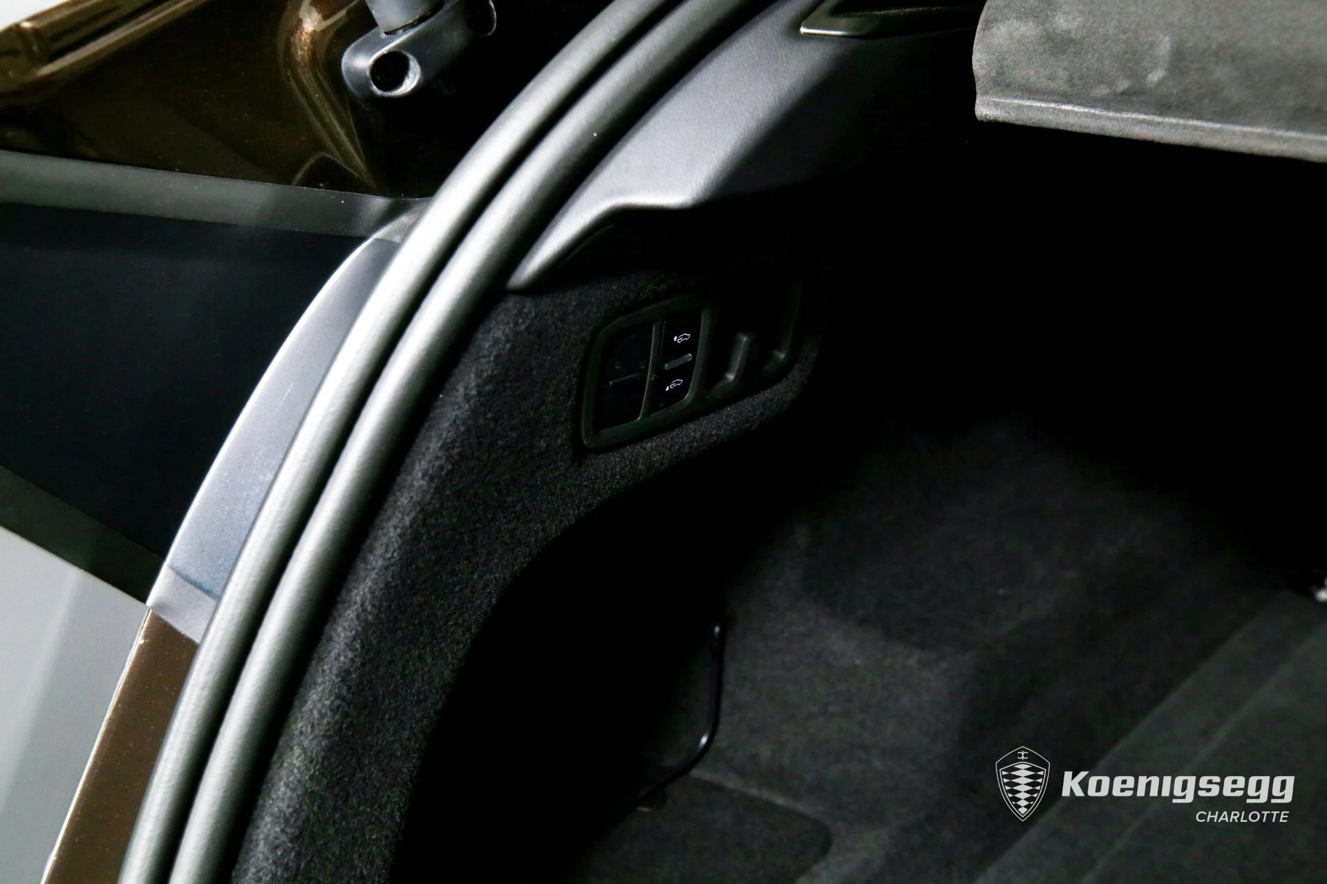 mph021_172784961_Used_2019_LAMBORGHINI_URUS_1760989732_3b856388d8