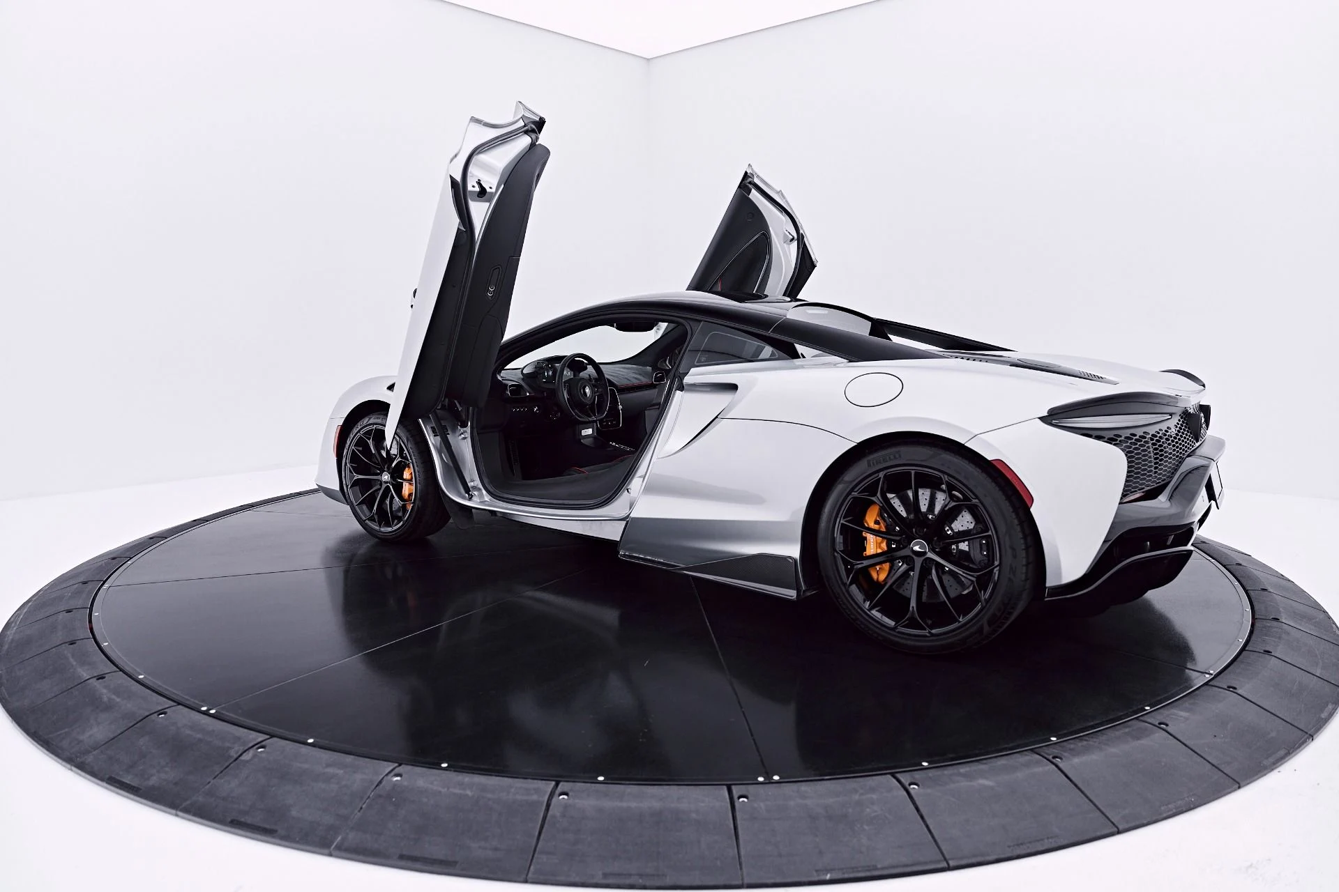 mph021_1729888734_Used_2023_Mc_Laren_Artura_1782871209_181d21ea23