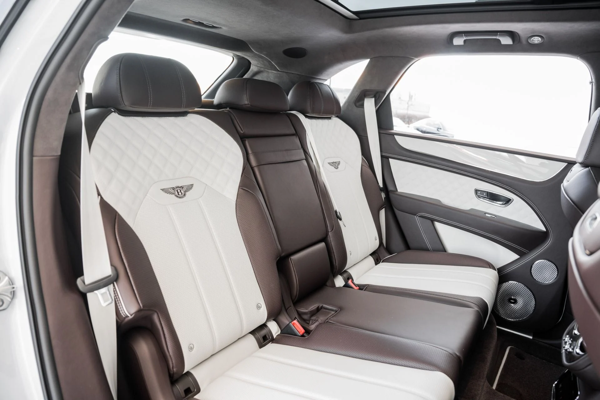 mph021_1733591471_Used_2023_Bentley_Bentayga_Azure_1673896555_b6a22e5efd