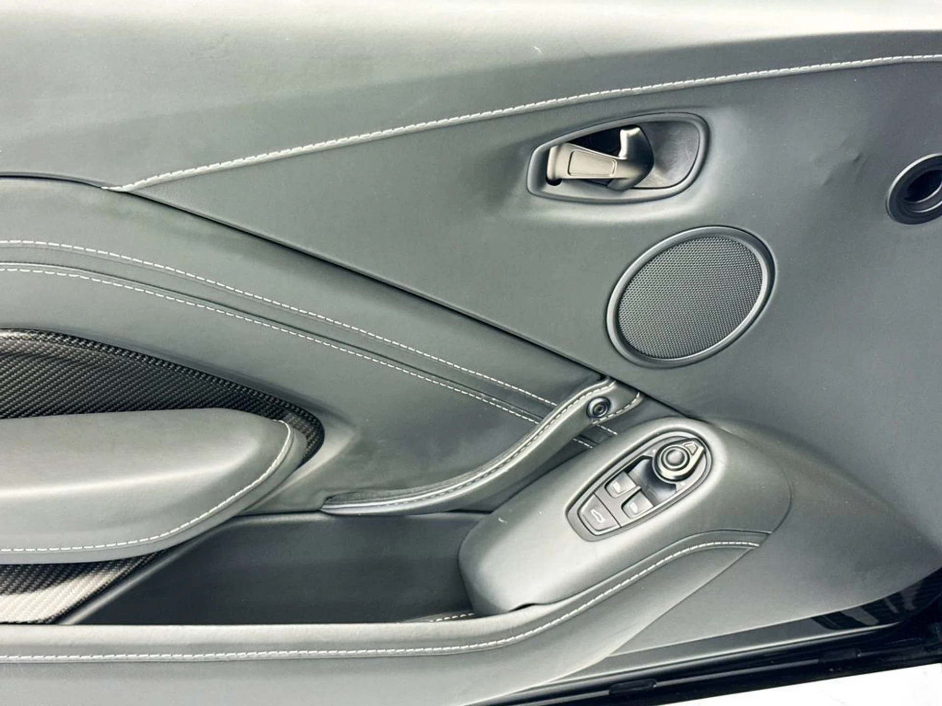 mph021_1739802752_used_2023_aston_martin_vantage_v12coupe_8119_23004338_22_1024_31cc539109