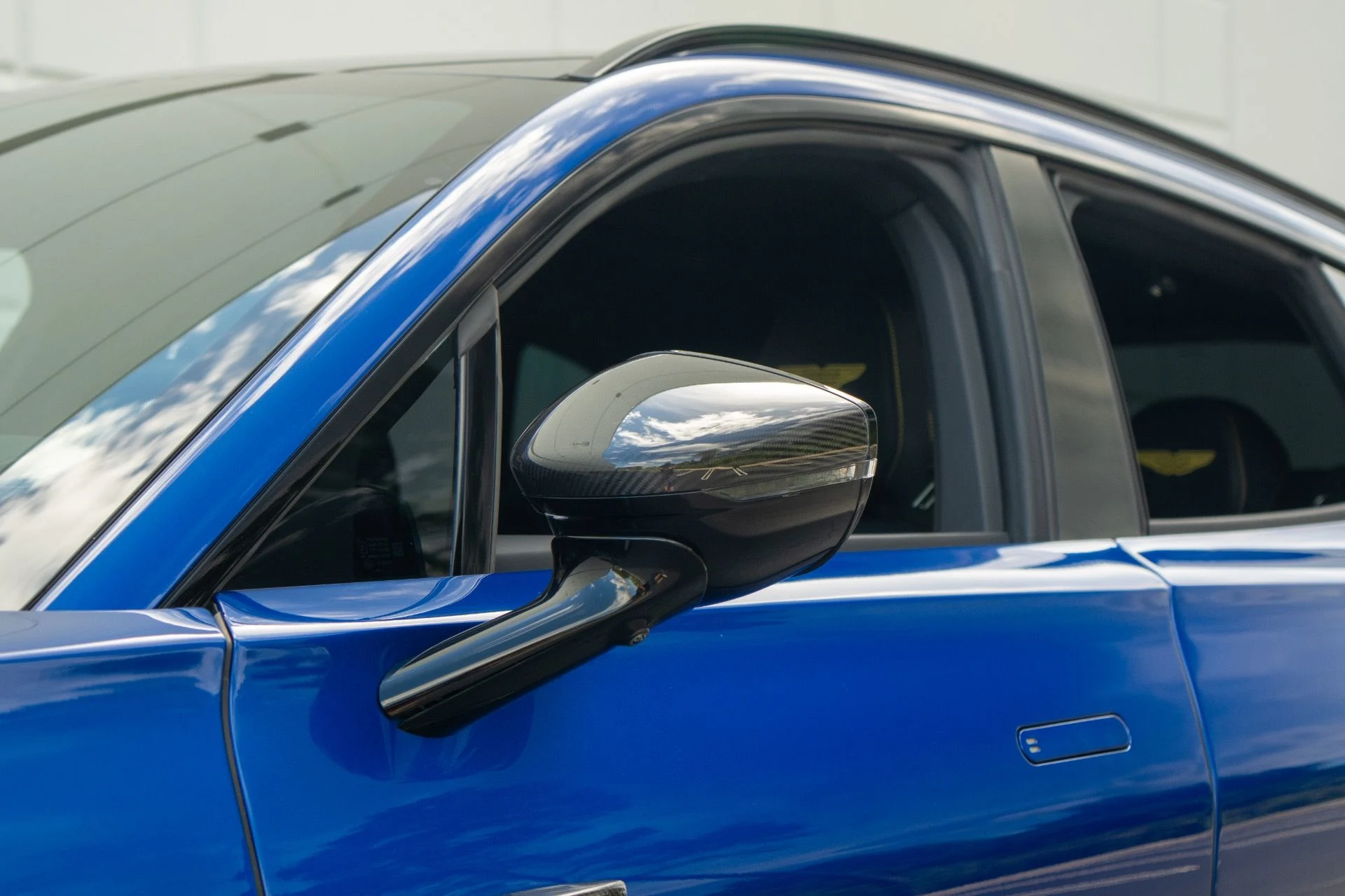 mph021_1748065842_Used_2025_Aston_Martin_DBX_707_1764700714_986fac3ca8