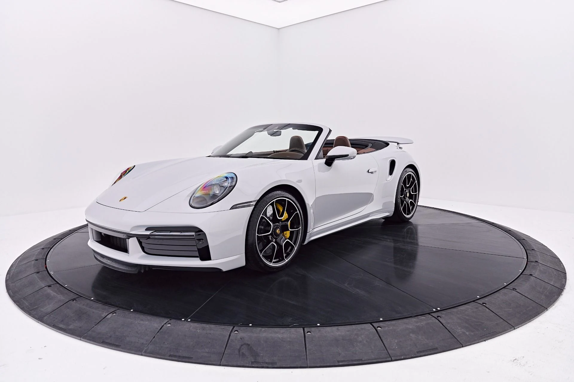 mph021_1748480479_Used_2025_Porsche_911_Turbo_S_1786497798_4322c36aac