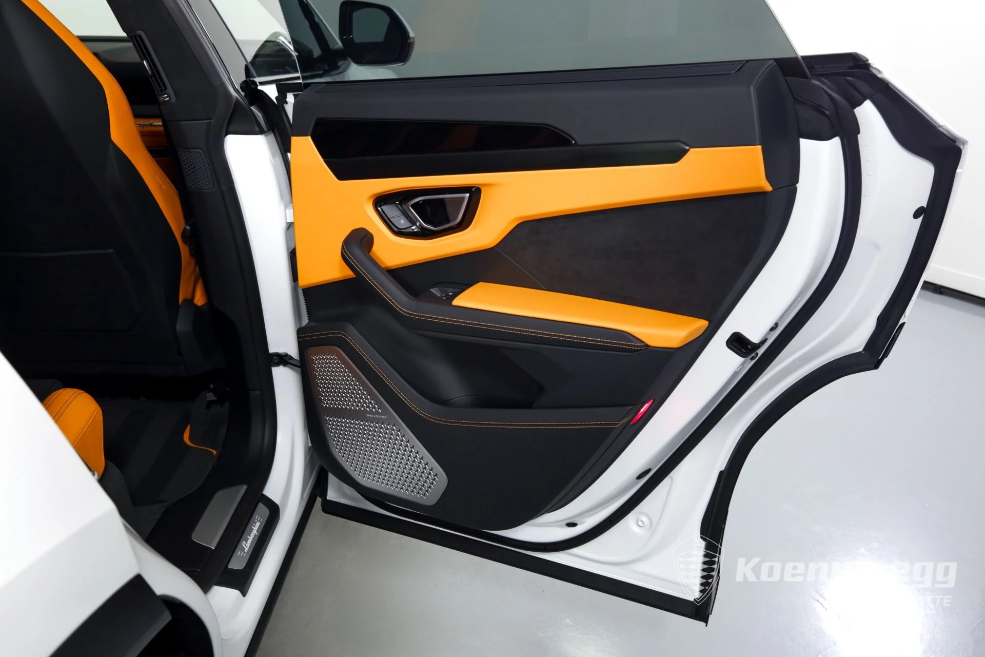 mph021_1754167326_Used_2022_LAMBORGHINI_URUS_1671576431_ed25d140af