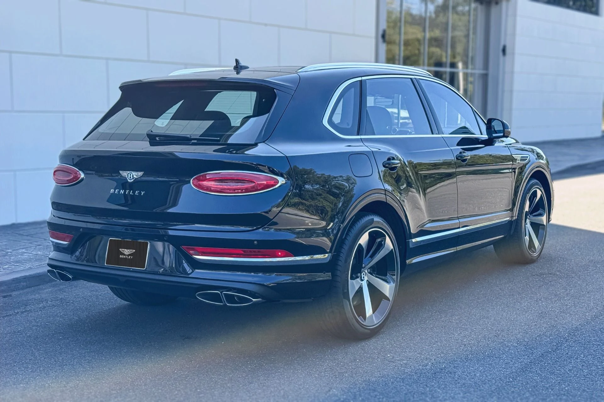 mph021_1759422327_Used_2025_Bentley_Bentayga_V8_1758544256_7f795e88e7