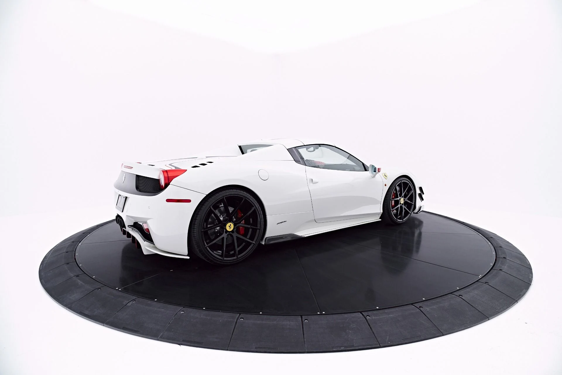 mph021_175990564_Used_2014_Ferrari_458_Spider_Base_1781828197_c288786665