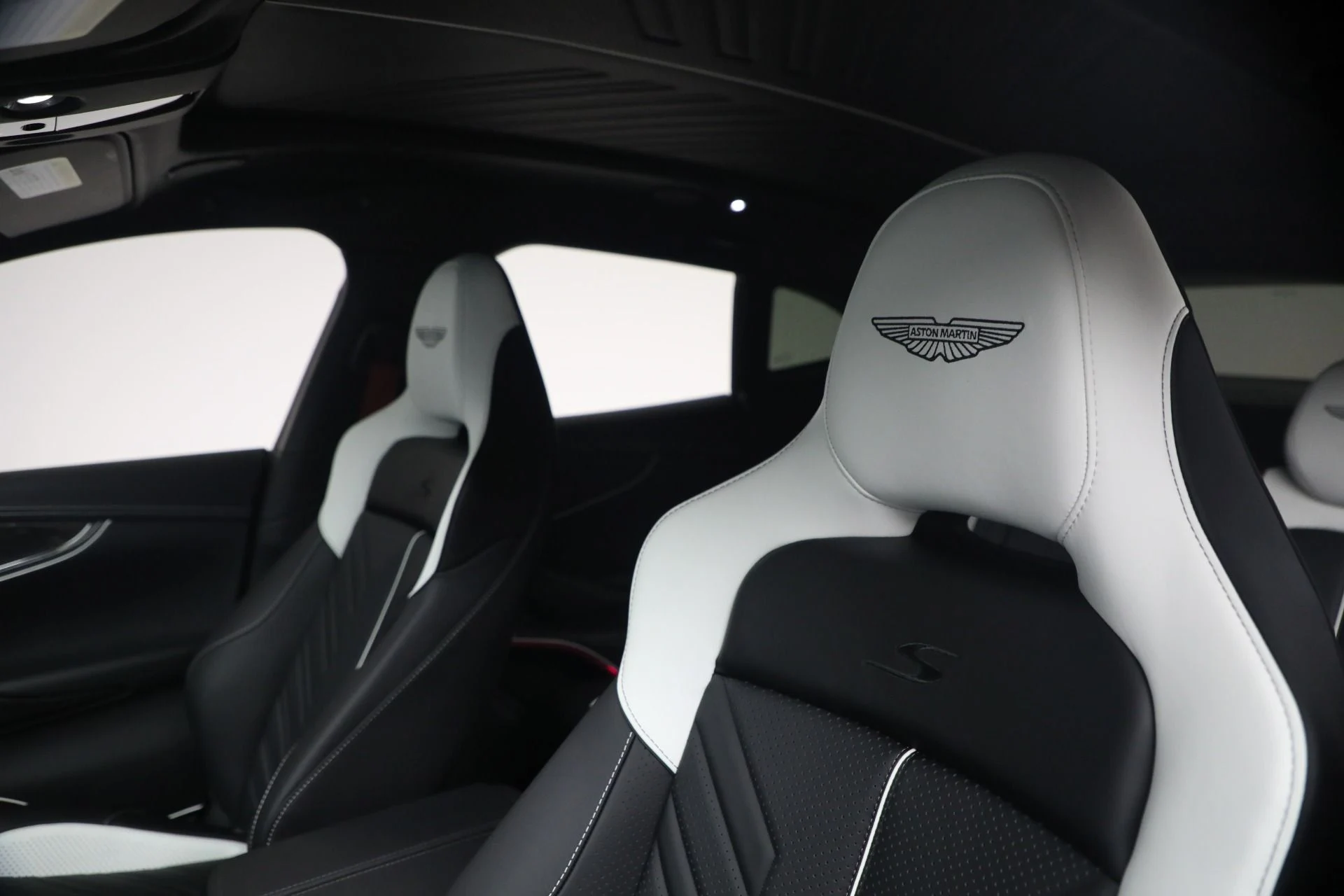 mph021_1770864378_New_2026_Aston_Martin_DBX_S_1779888036_52faa3e4cb