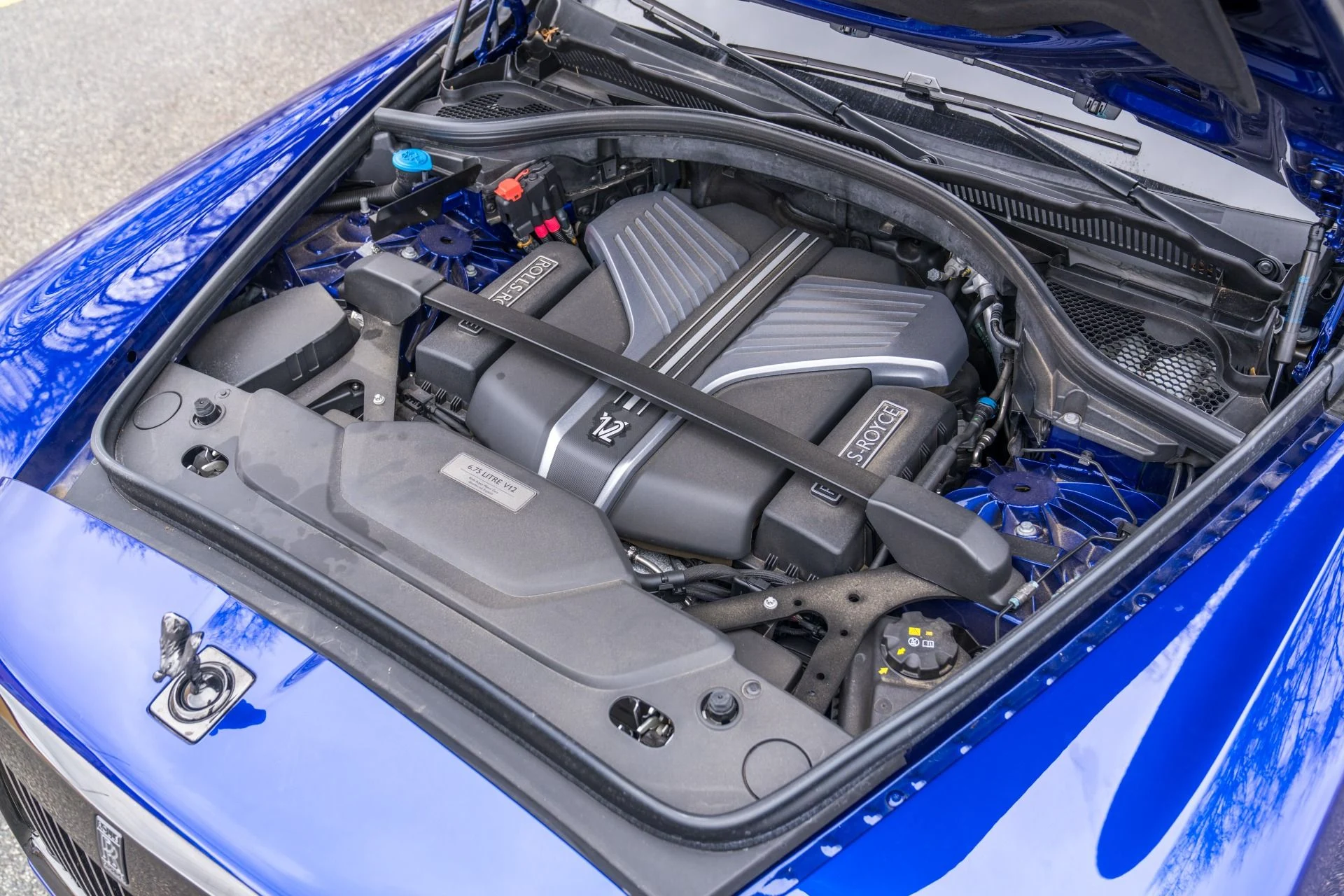 mph021_1775984464_Used_2023_Rolls_Royce_Black_Badge_Cullinan_1772494436_f1aff18f07