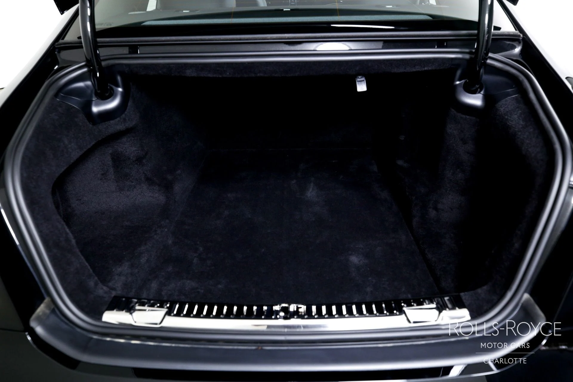 mph021_1776438003_Used_2024_Rolls_Royce_Ghost_1746461568_e8b4d53858