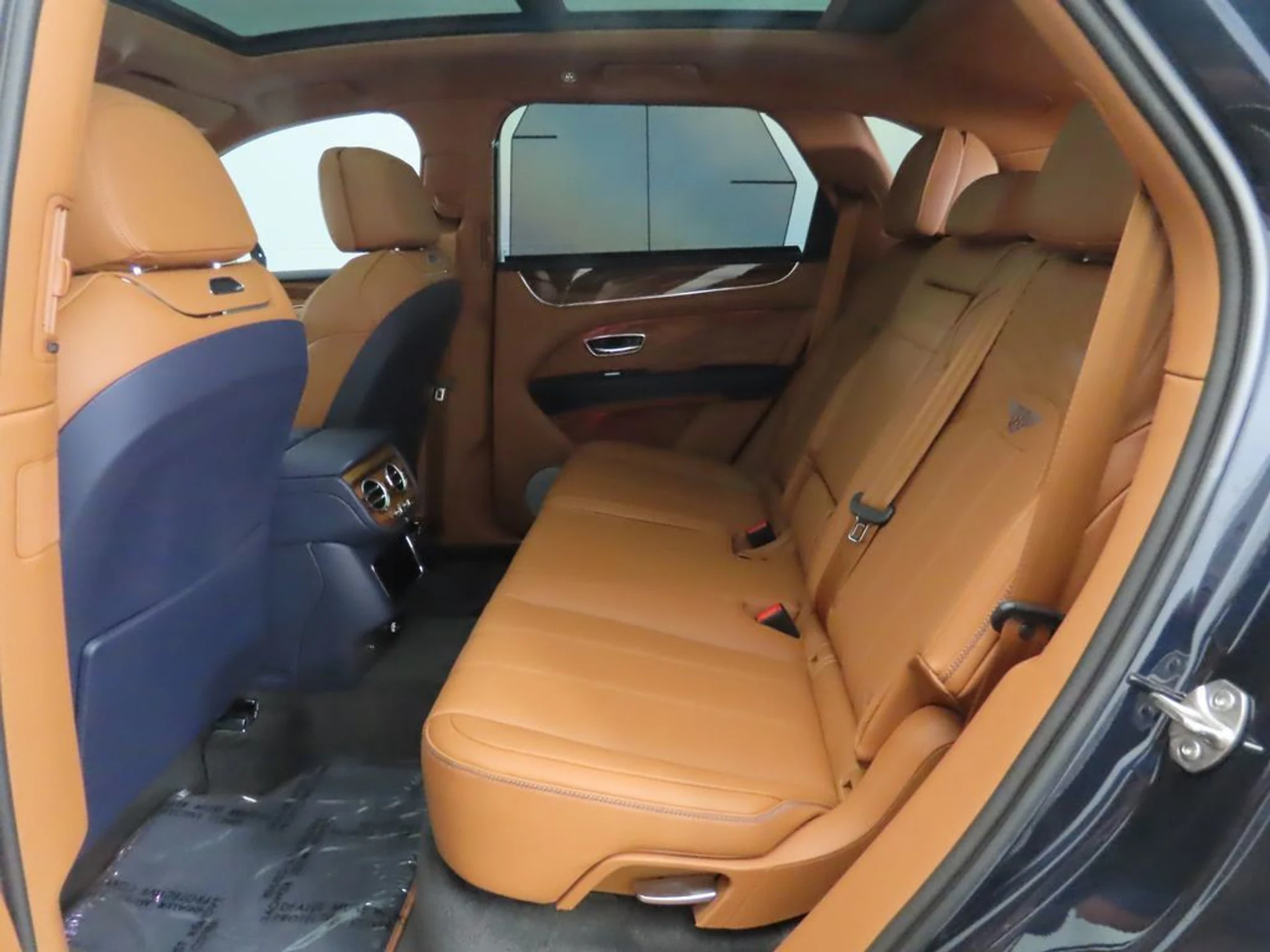 mph021_1781356978_new_2025_bentley_bentayga_v8awd_8119_22910535_22_1024_a9b62057b6