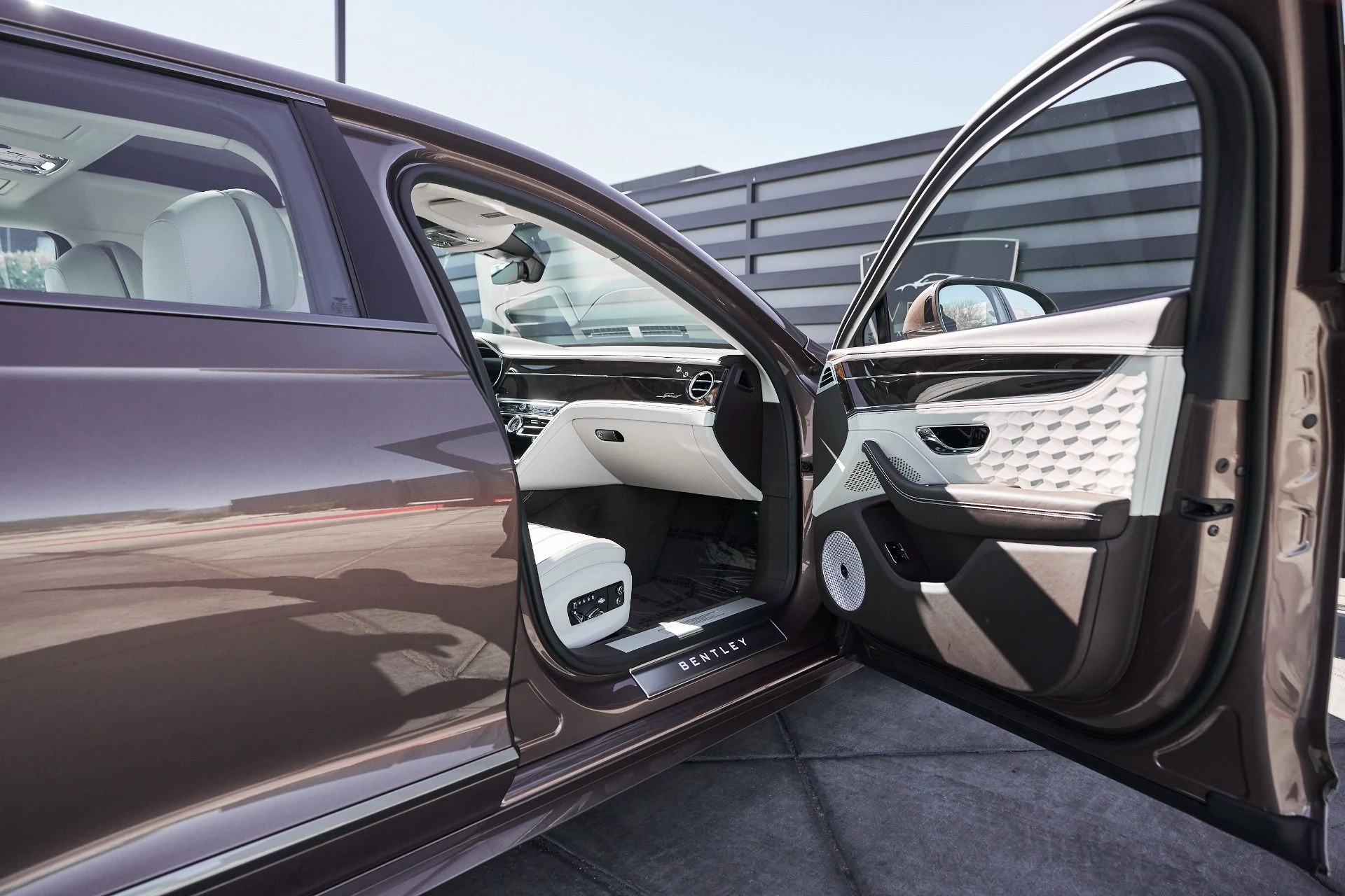 mph021_1786411813_Used_2025_Bentley_Flying_Spur_Speed_1762569185_1e3615ddca