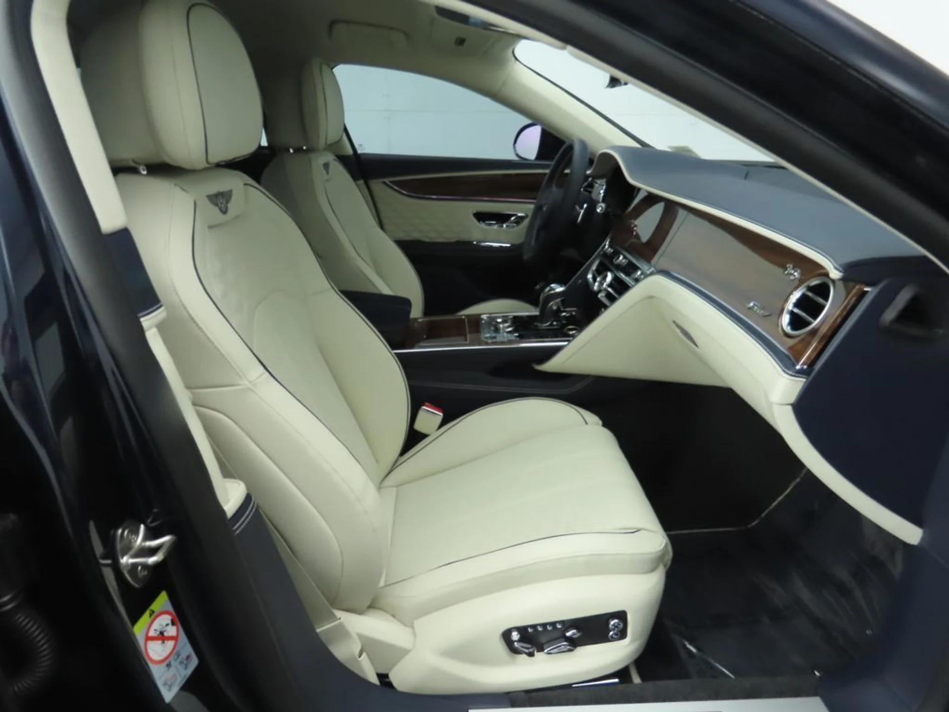 mph021_1796828267_new_2025_bentley_flying_spur_speedsedan_8119_22891451_22_1024_532c2c356a