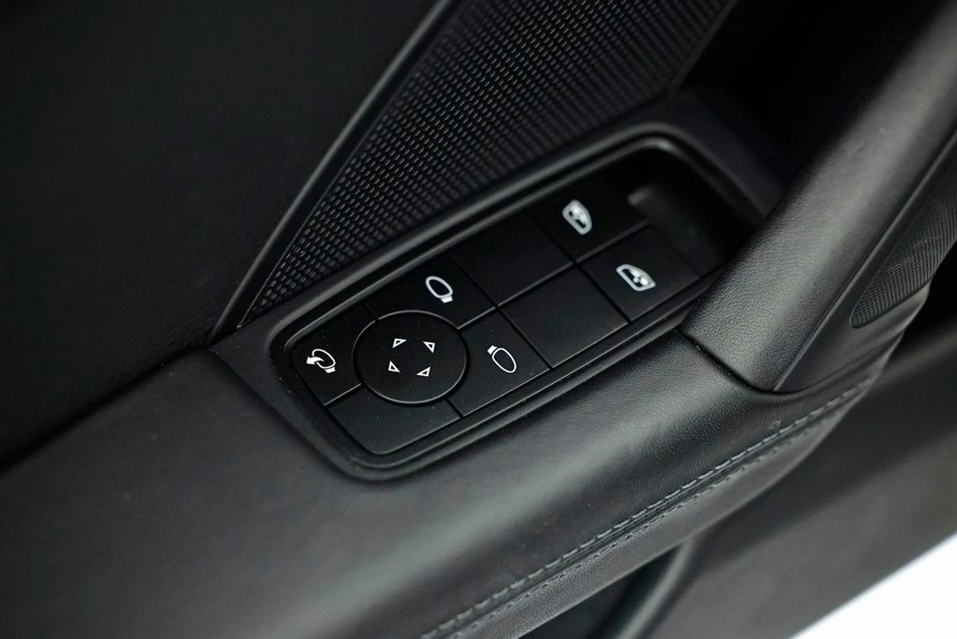 mph021_1804895048_834079f87fa4ea94f7241199f1150f4d_b80f67a47f