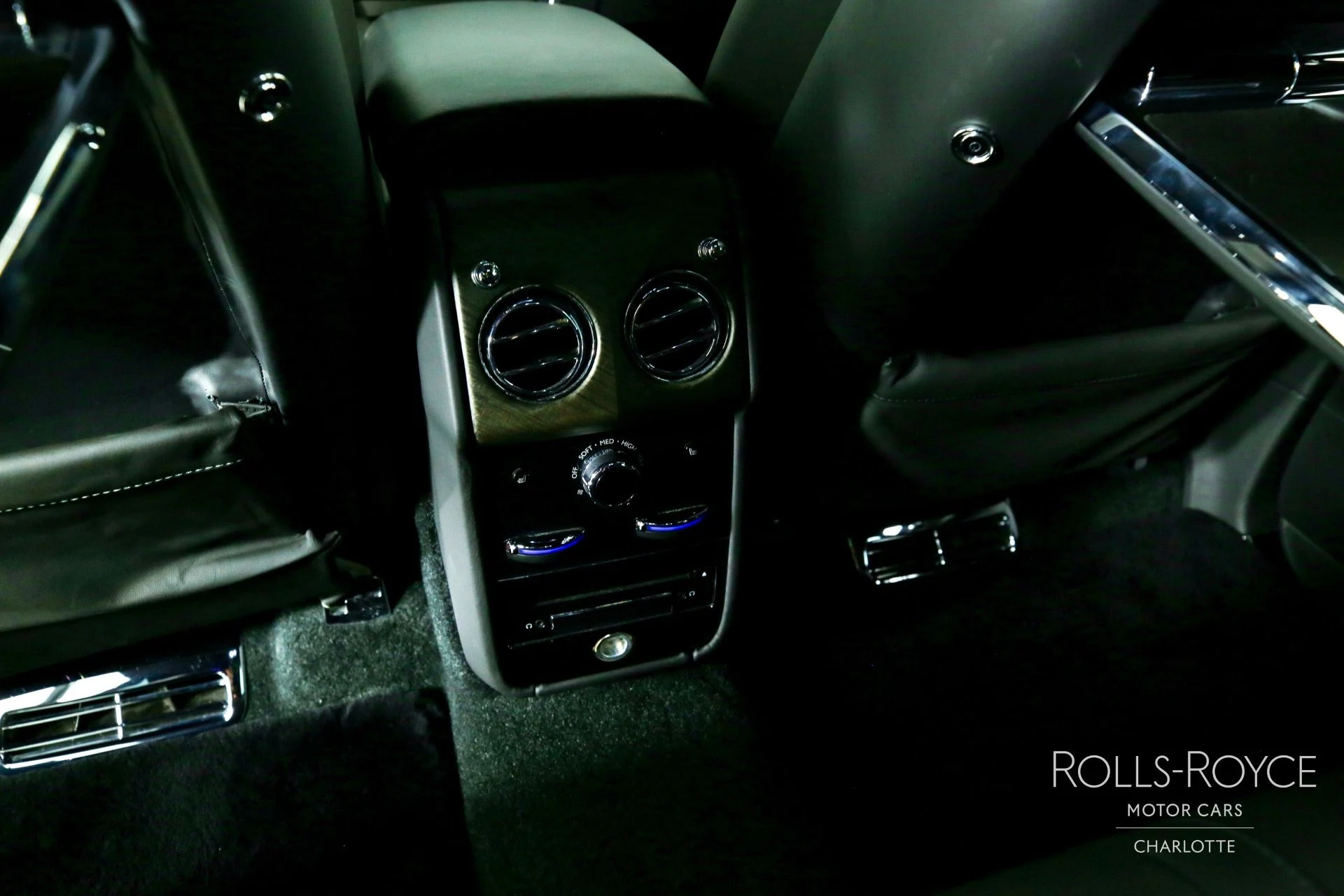 mph021_1807342580_Used_2019_Rolls_Royce_Cullinan_1753469692_d846b9bb9f