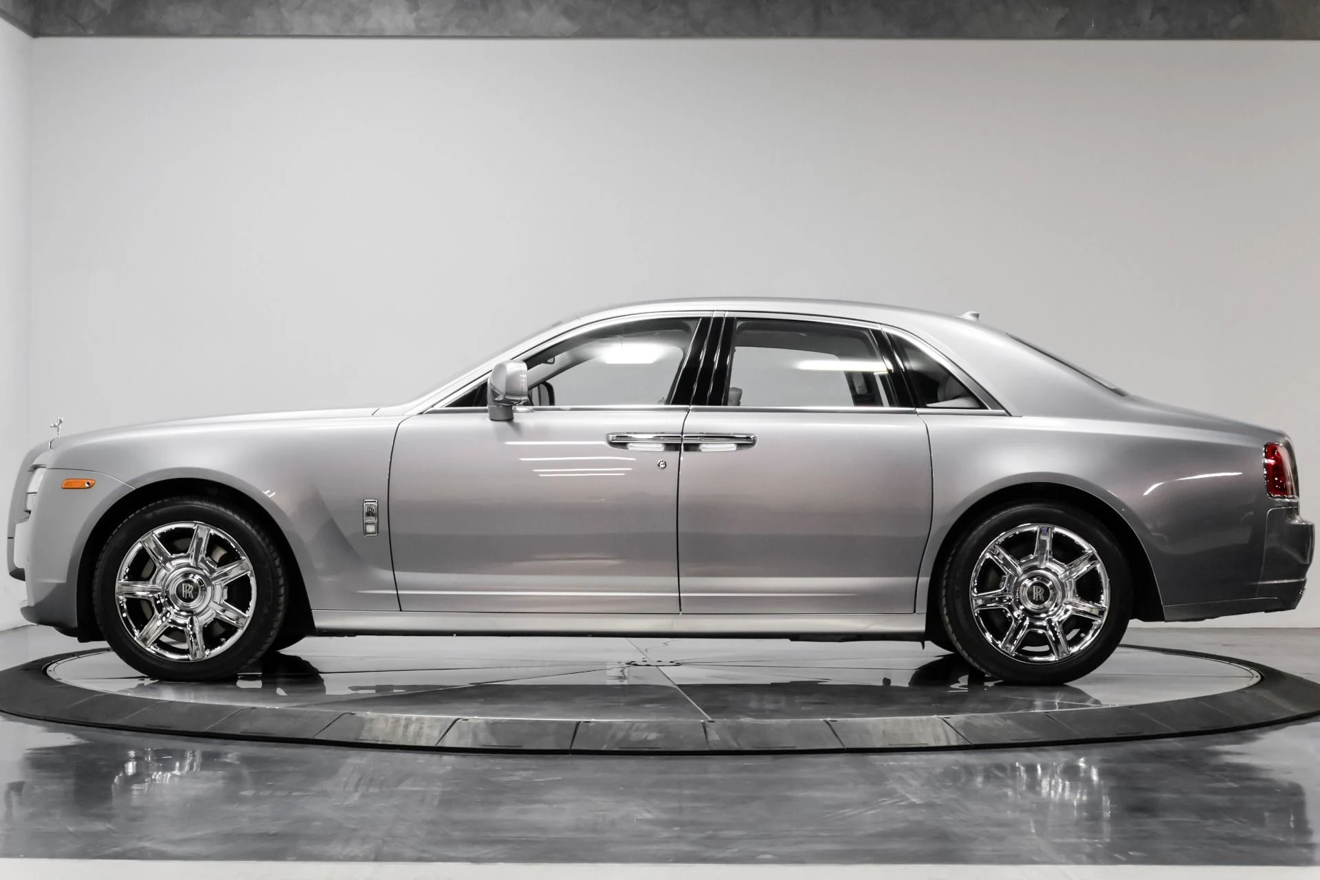 mph021_1810656351_Used_2010_Rolls_Royce_Ghost_1762979207_a594d1511e