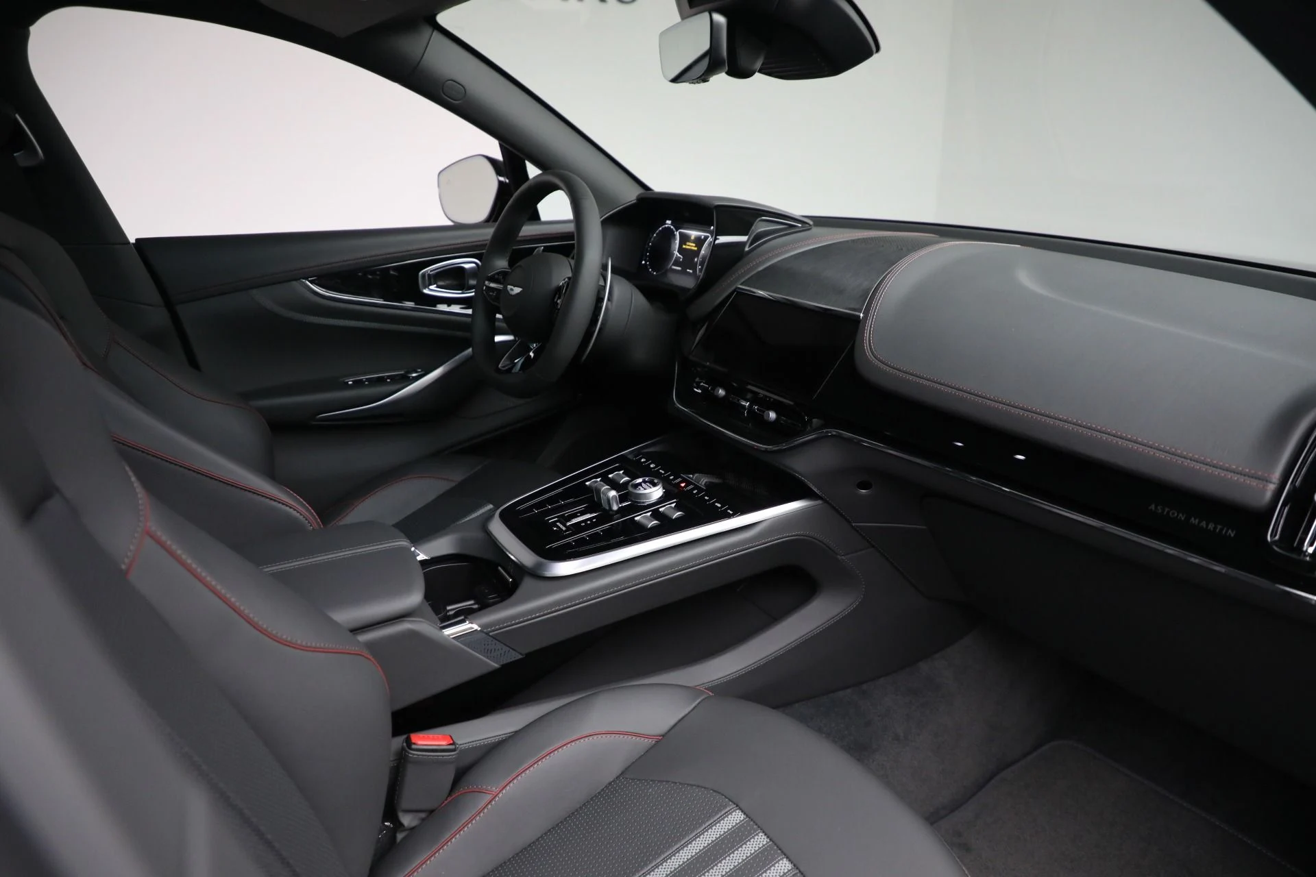 mph021_1813323570_New_2025_Aston_Martin_DBX_707_db9e907c28