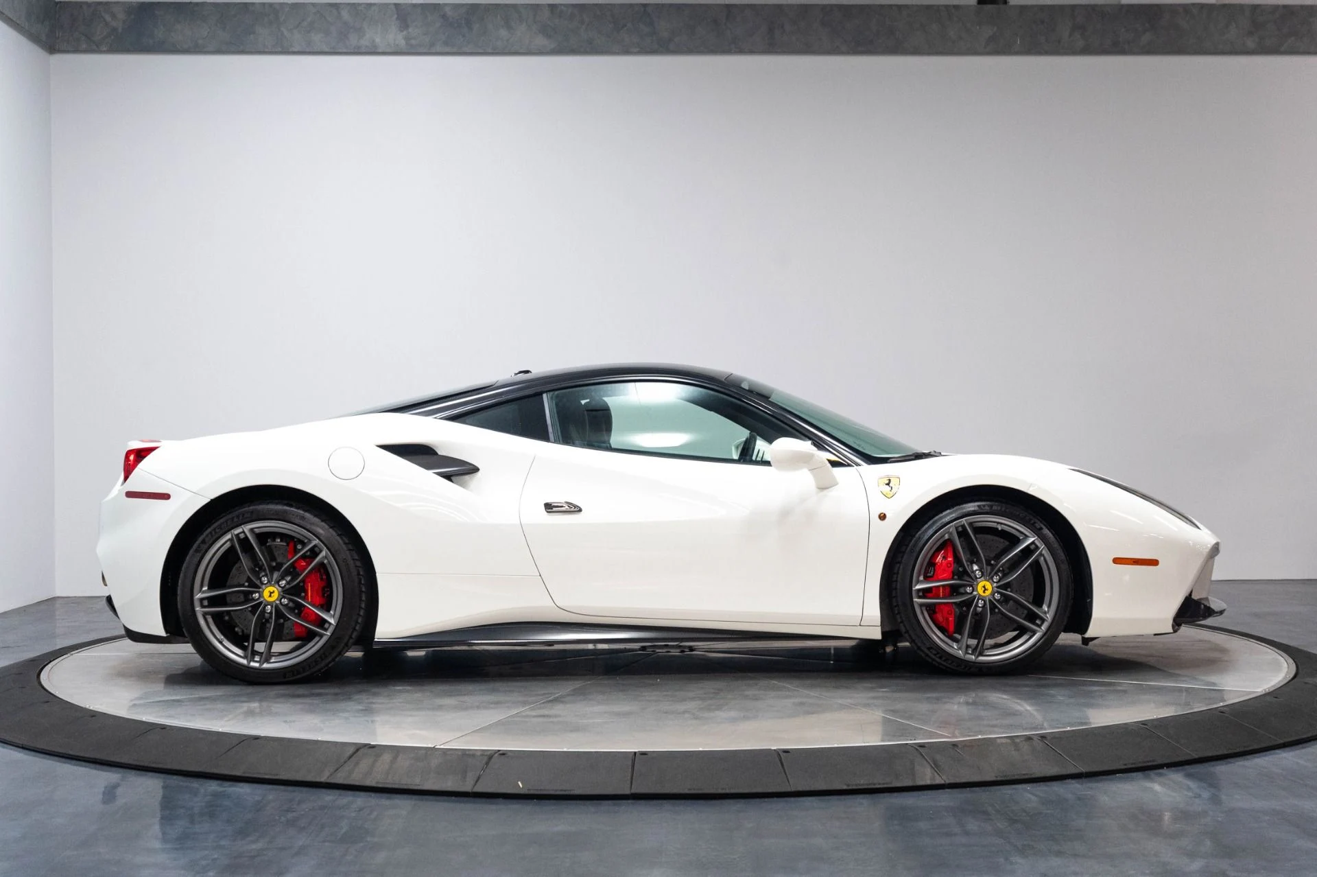 mph021_181606271_Used_2016_Ferrari_488_GTB_1783363377_d51107a955