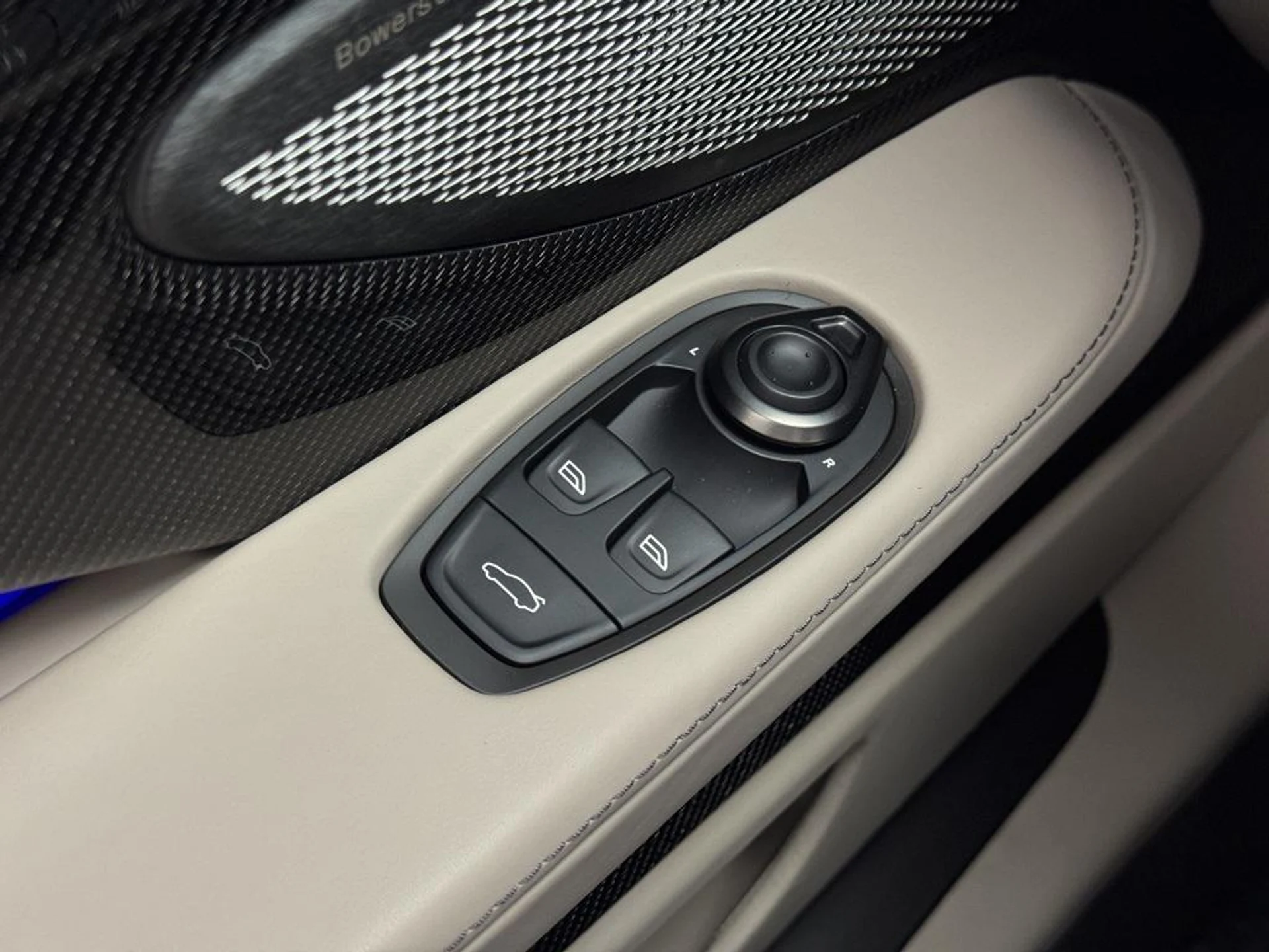 mph021_1818505141_h_L_Jv_C4q83_Fs_Oki_4_Dvm_Nseesj_U_9bb3007d75