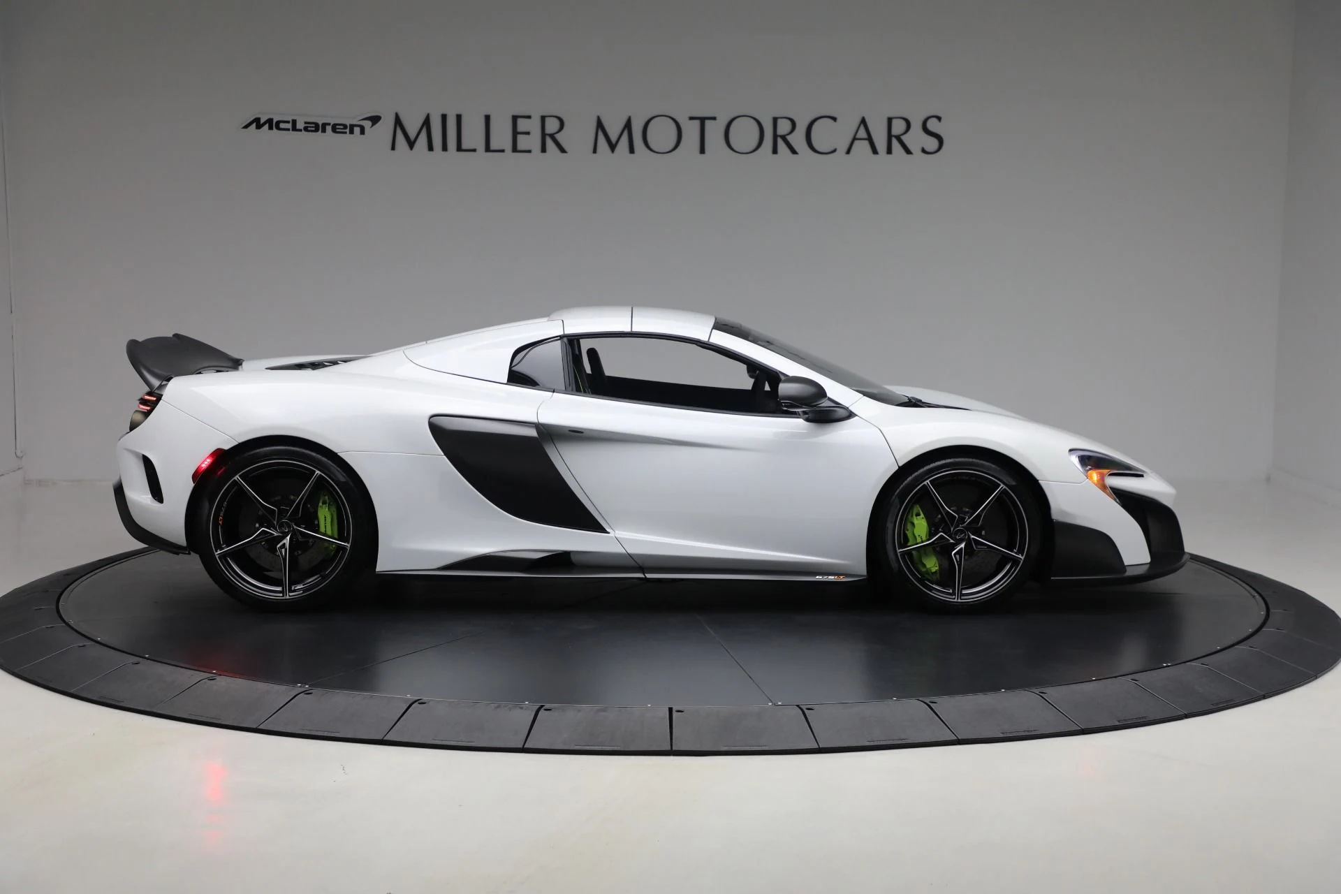 mph021_1823251046_Used_2016_Mc_Laren_675_LT_Spider_97c9c600e5