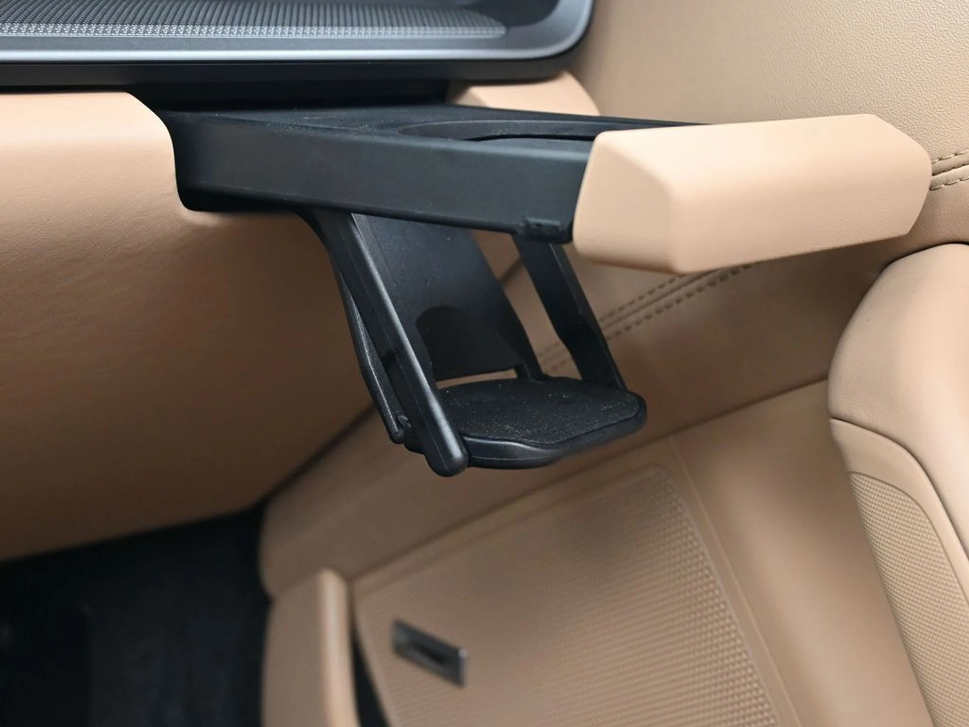 mph021_183875649_ebfe20819b967f967fc16471ef43e001x_a1ffc88177