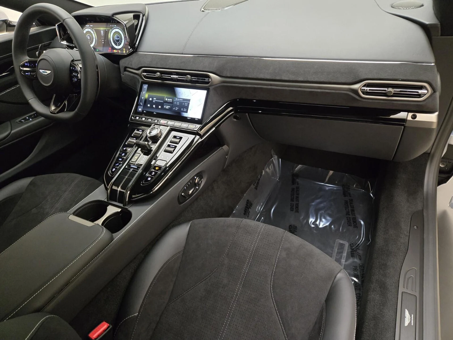 mph021_1838831278_New_2025_Aston_Martin_Vantage_1756012750_9d7c0118cf