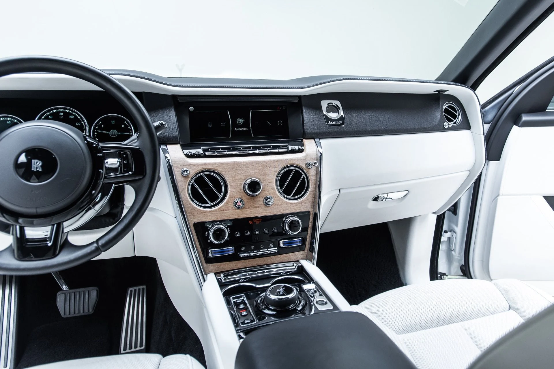 mph021_185409027_Used_2019_Rolls_Royce_Cullinan_1786991337_a16ccbaf2c
