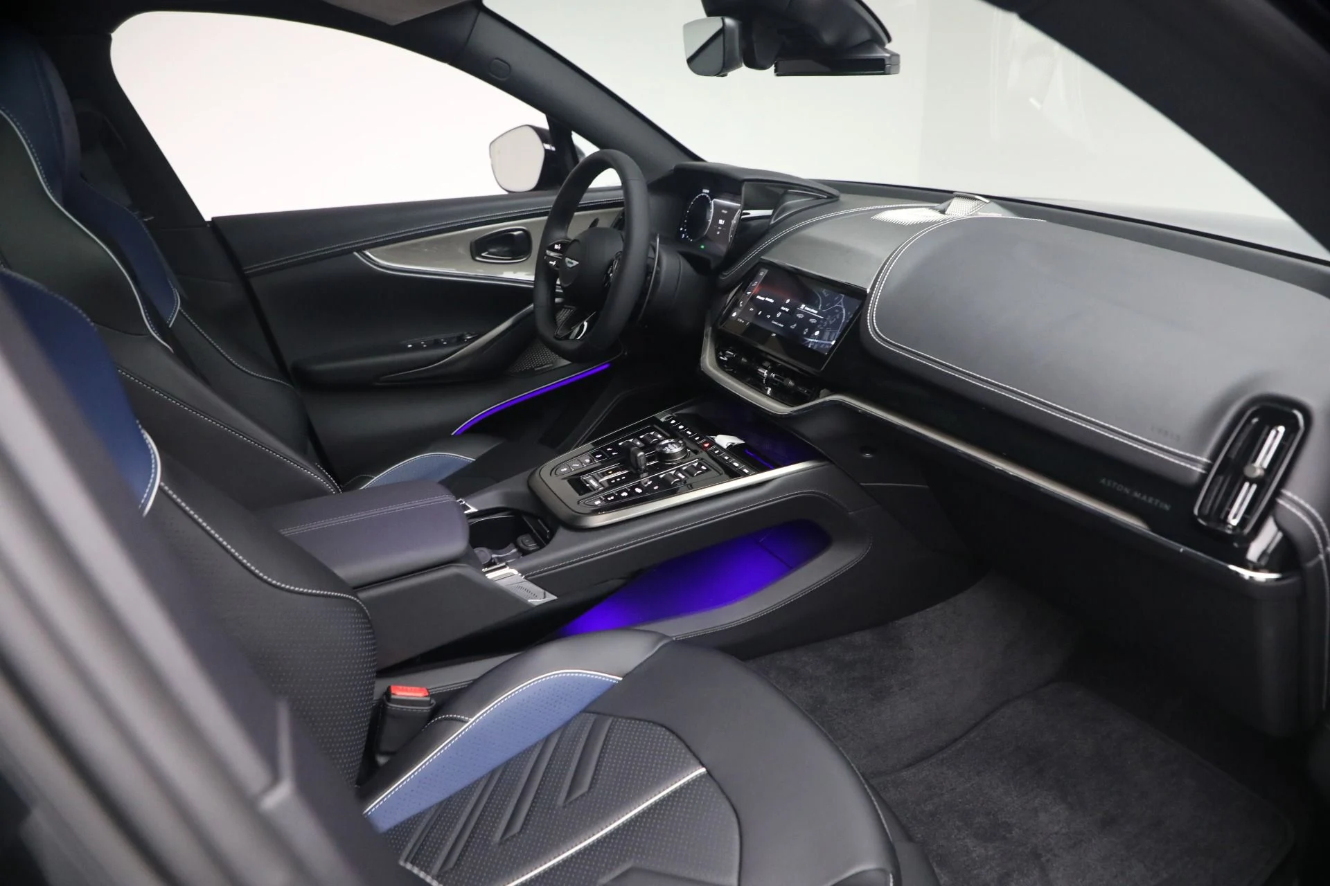 mph021_1857008747_New_2026_Aston_Martin_DBX_S_1779920374_67b3e13c07