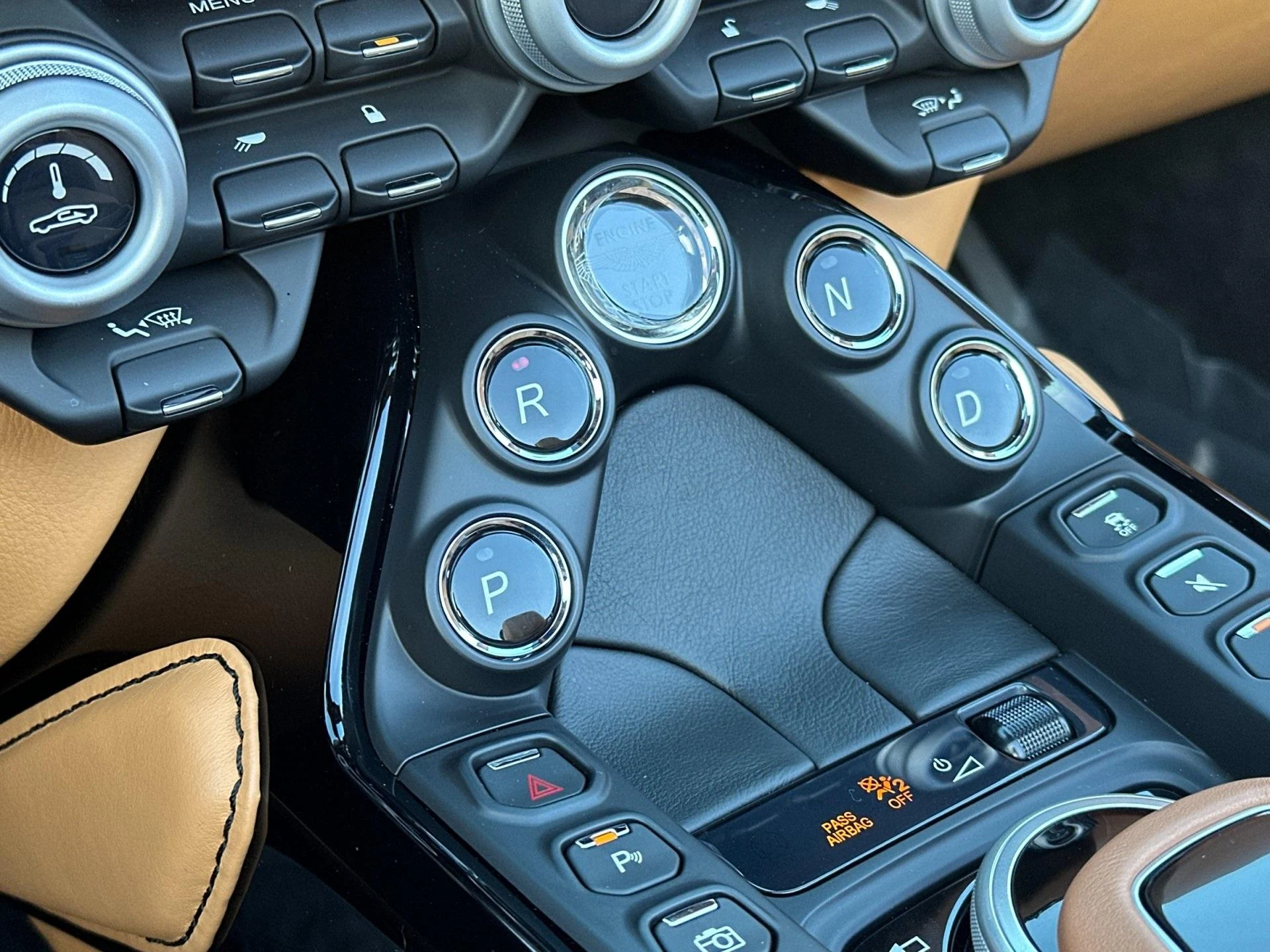 mph021_1864972752_Used_2021_Aston_Martin_Vantage_1764949777_a0b25bed35