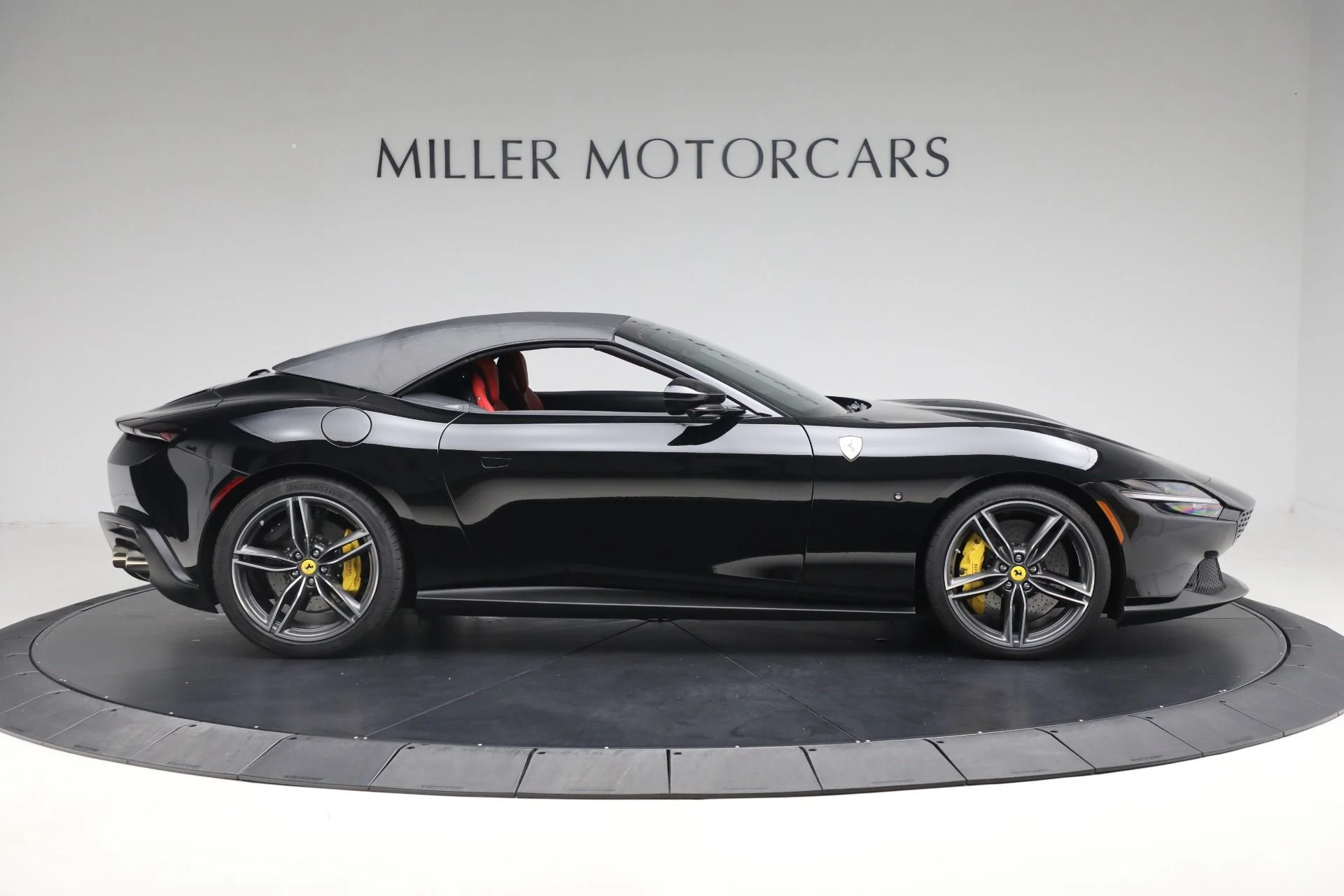 mph021_1876991629_Used_2024_Ferrari_Roma_Spider_1759961484_f2def984ad