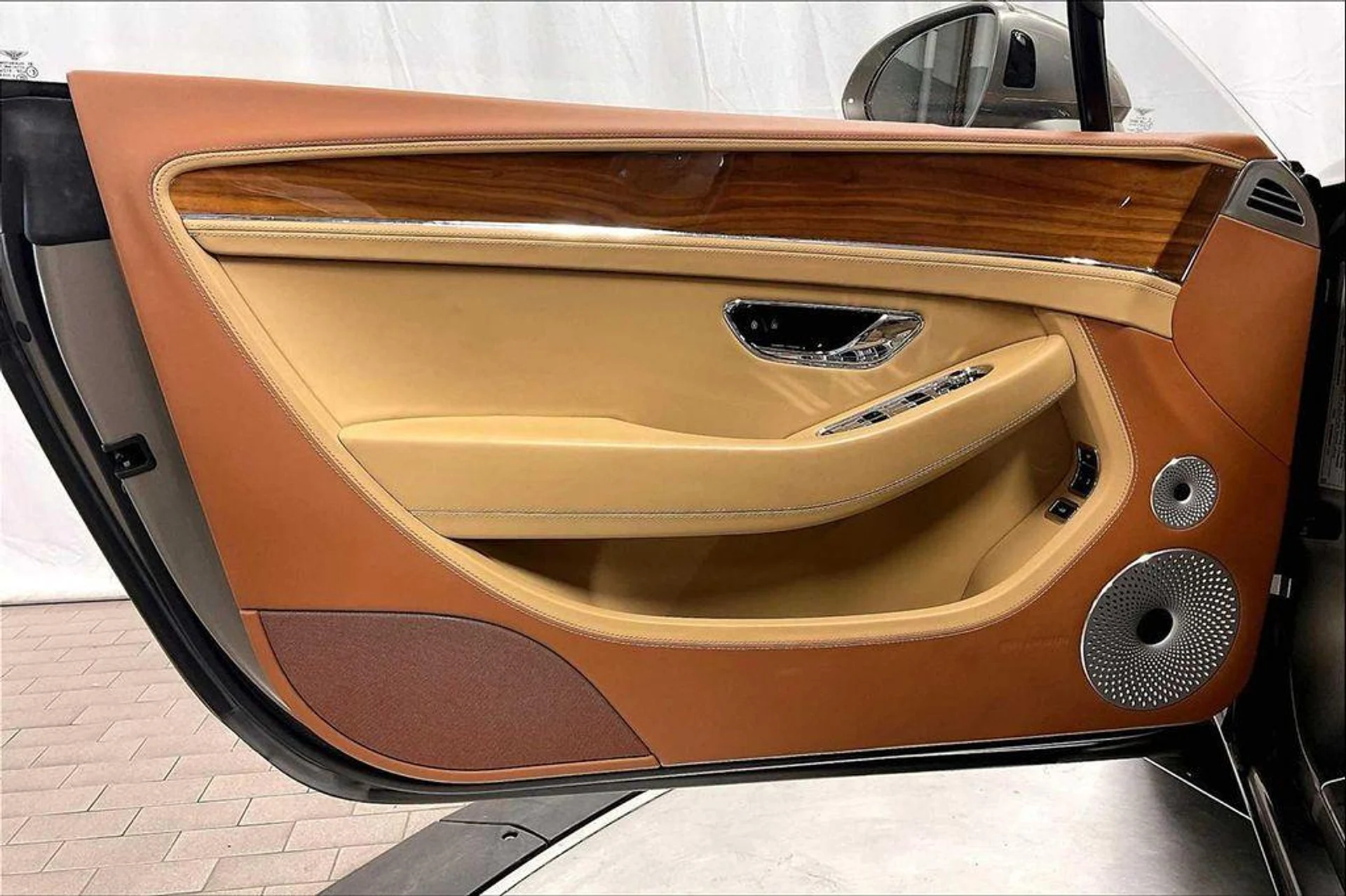 mph021_1881899433_gub39_Eyv1yvsy_Q32hh9oio_Y8_Dpc_3c47dddfbc