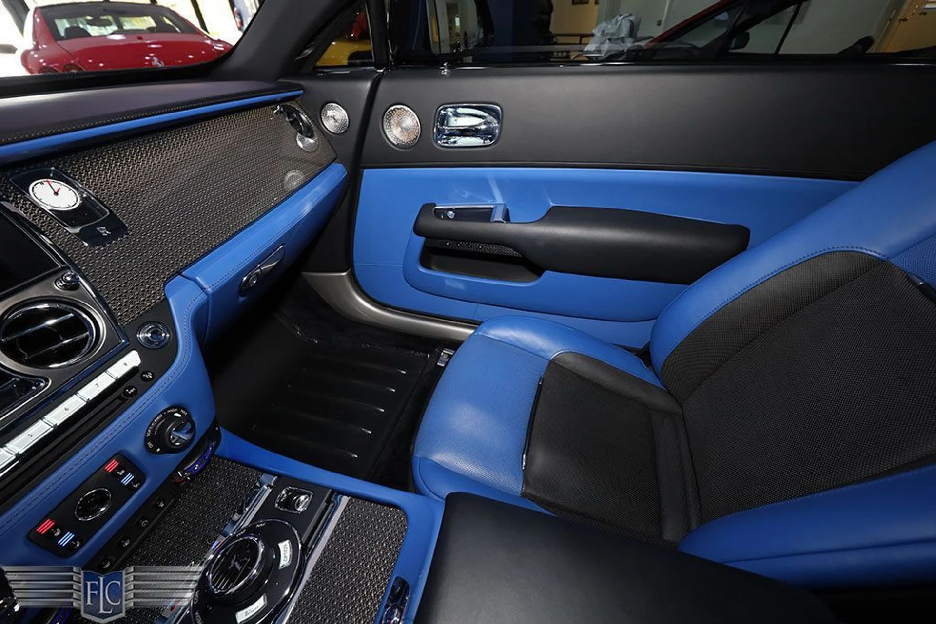 mph021_1888218811_used_2018_rolls_royce_dawn_blackbadgeconvertible_6305_22965393_22_1024_10f5fe3120