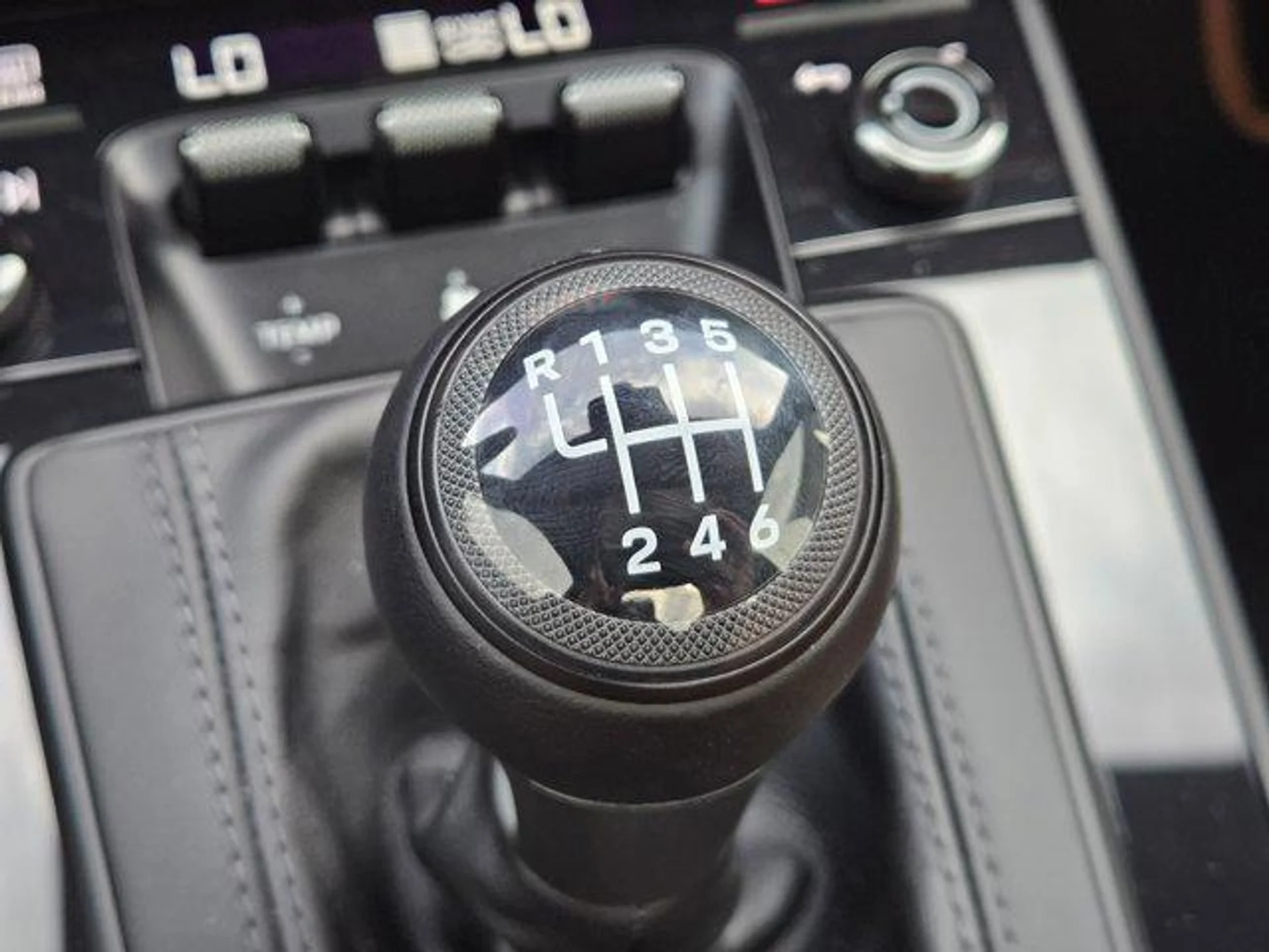 mph021_1890875360_bi_Av_Um3_Tz_Us_MU_7t1z7_NHP_Zptac_8bf2cacb57