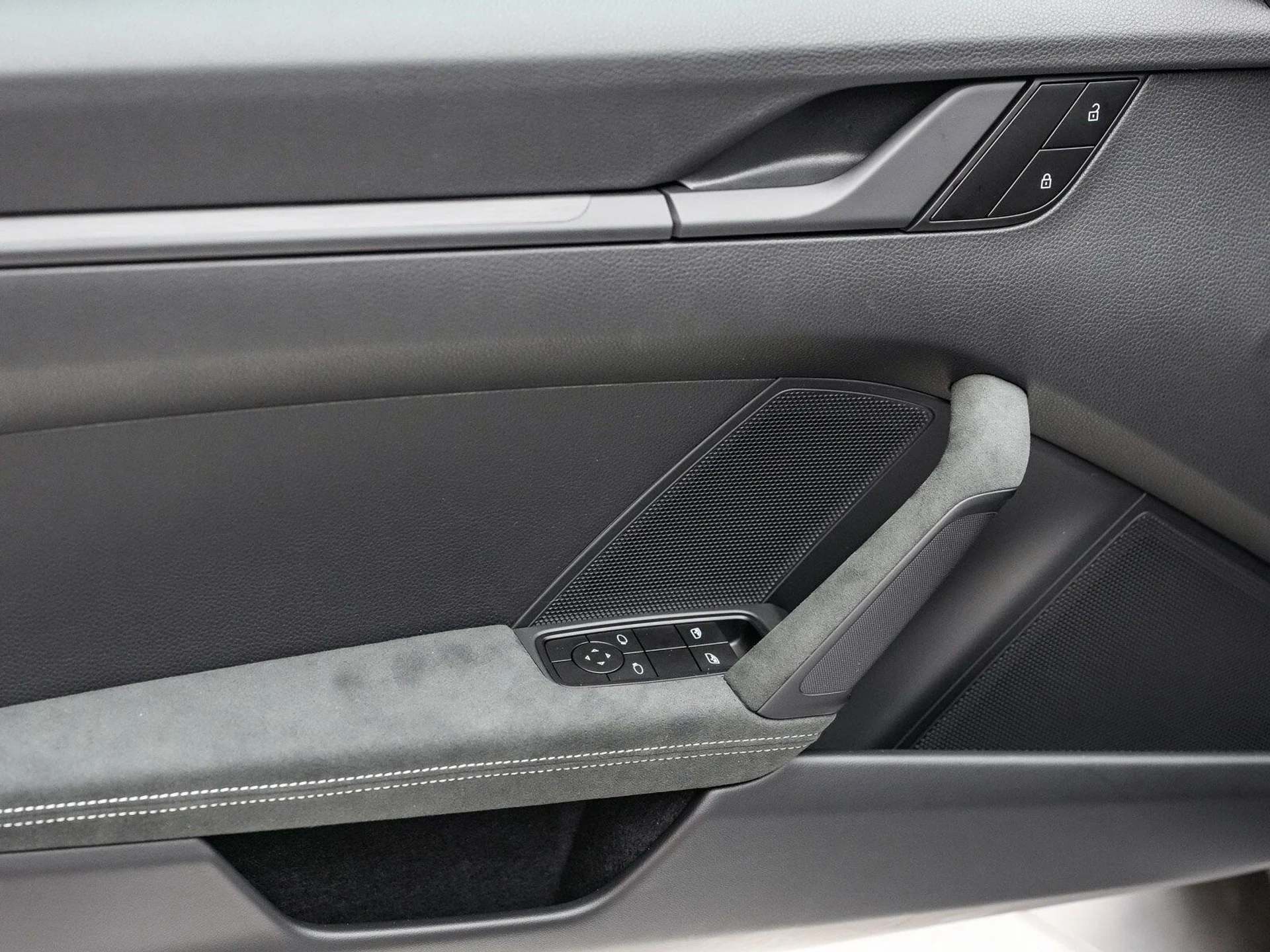 mph021_1898851337_19d42aa33cf1d808691cf27123635024x_4c6ac49f35