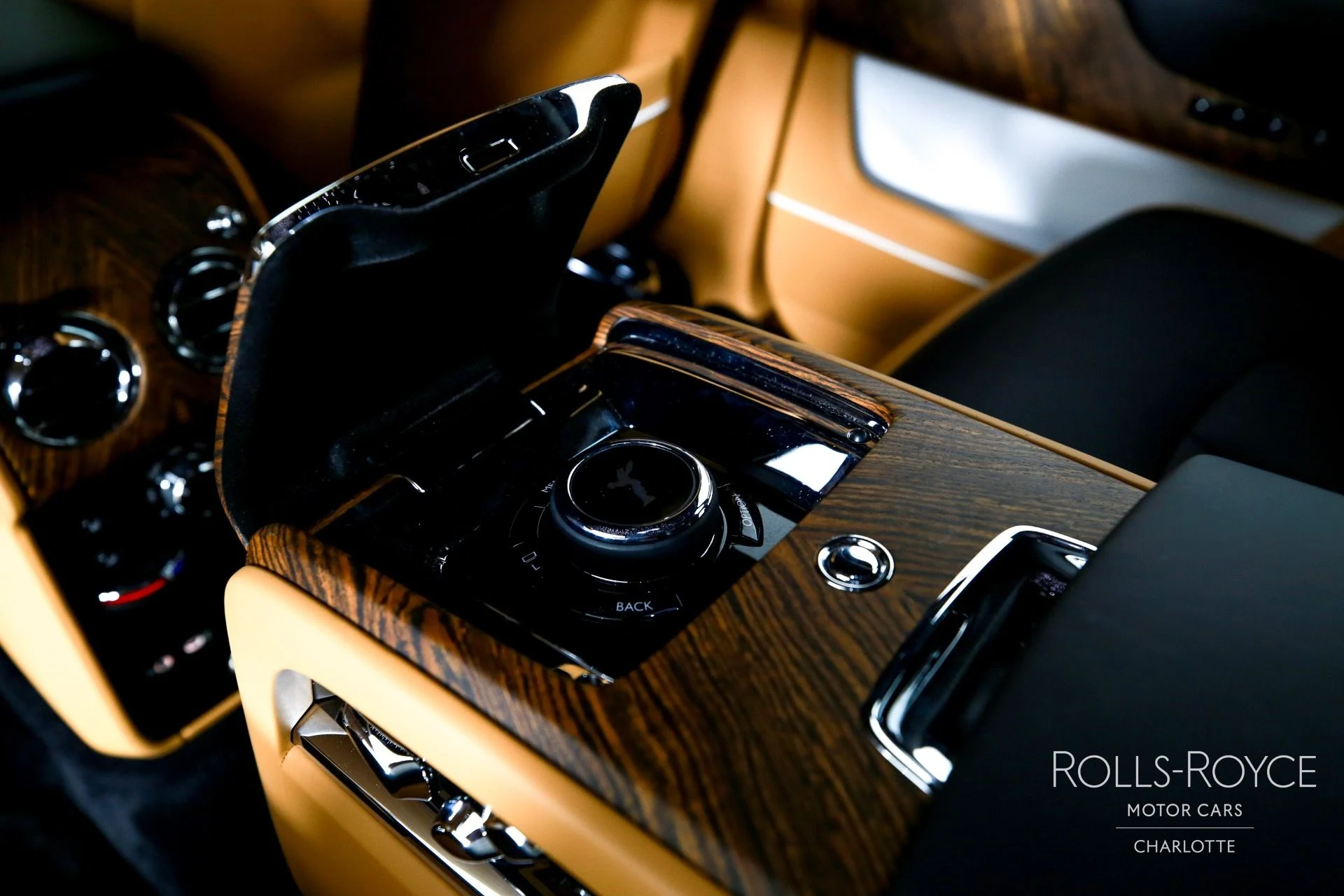 mph021_1899816818_Used_2025_Rolls_Royce_Cullinan_1759510735_1be9860155