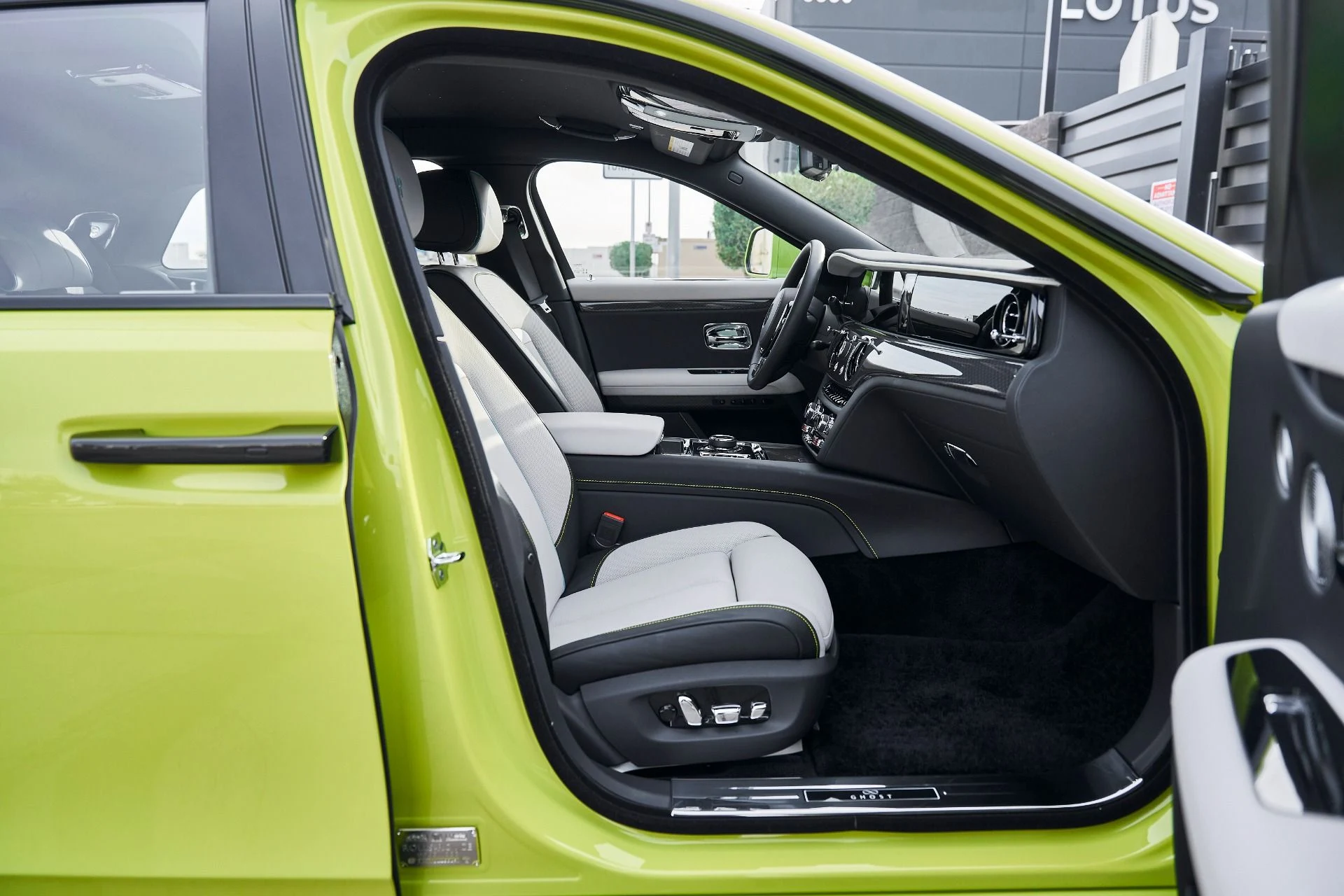 mph021_190240730_Used_2025_Rolls_Royce_Ghost_Black_Badge_1769049486_2af5839c6e